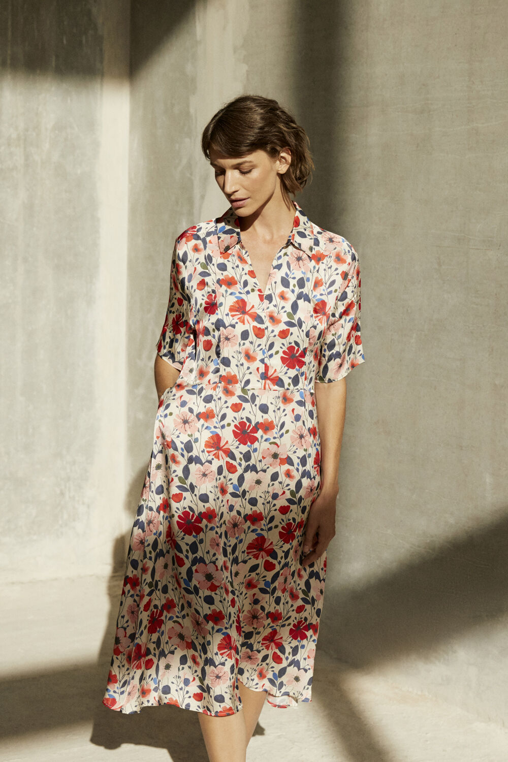 Kleid aus gebl&uuml;mtem Viskose - Poinsettia