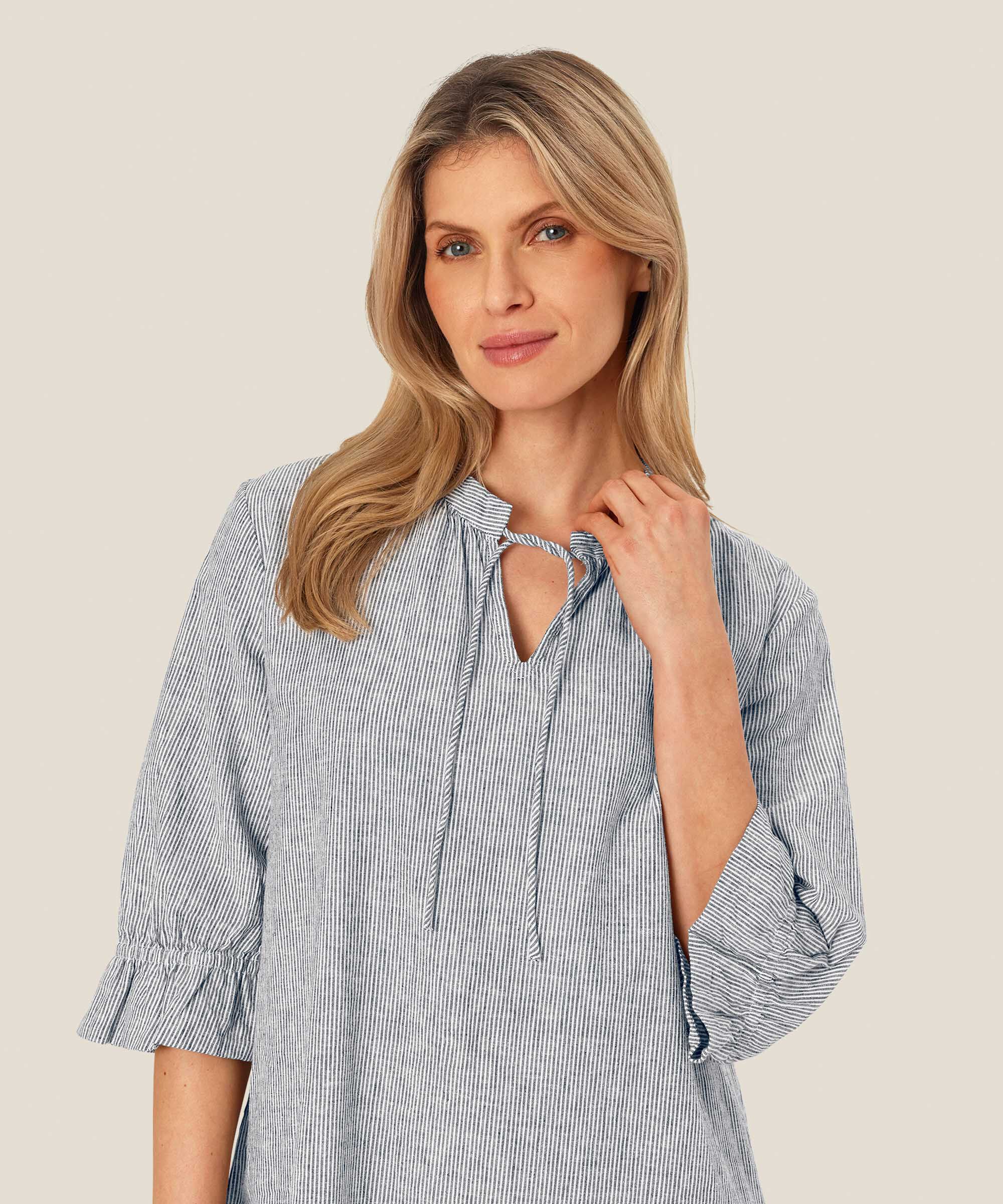 gestreiftes Kleid aus Leinen-Mix mit Bindeband im Nacken, Black