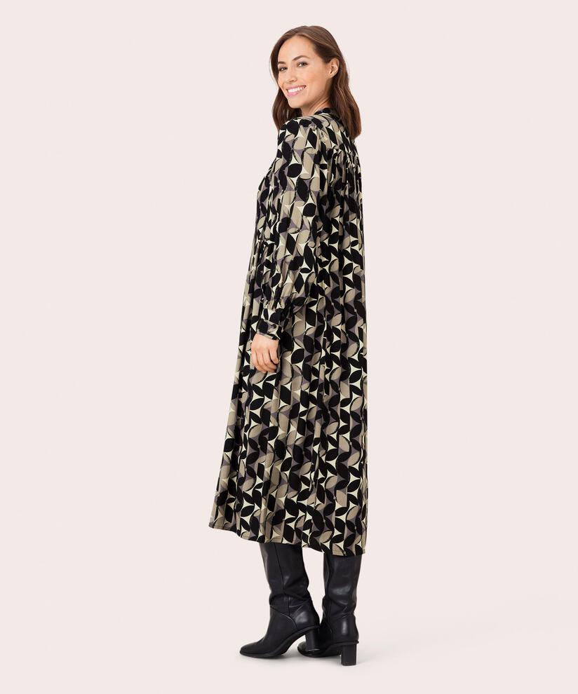 Nia Kleid, Volcanic