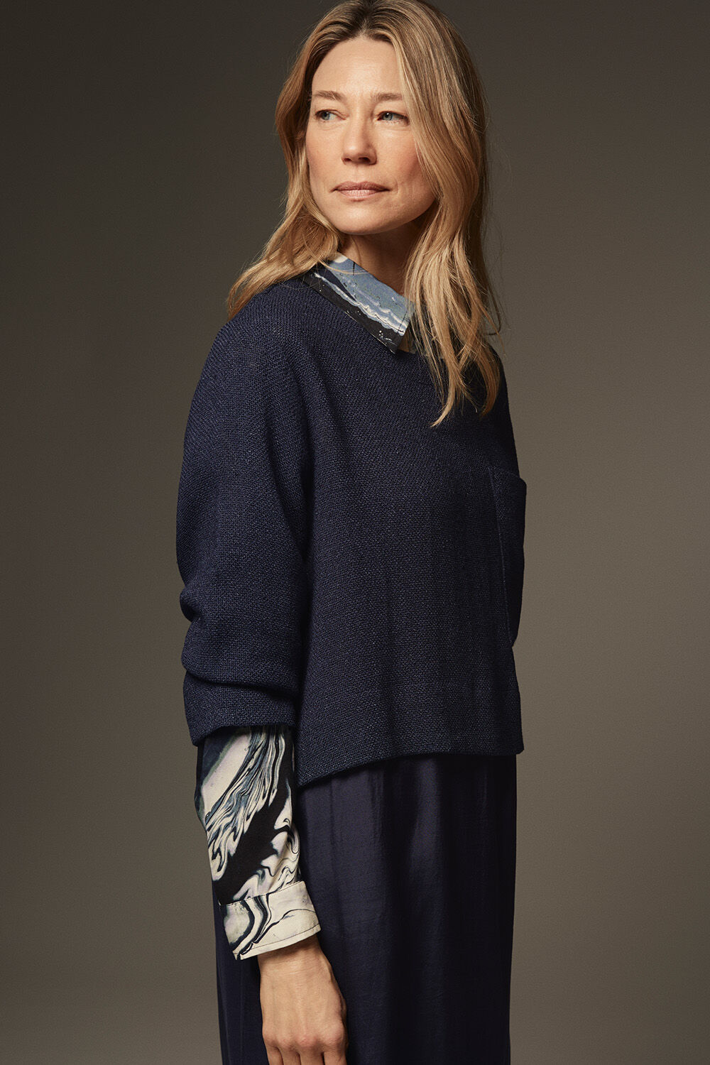 Kleid mit Boucl&eacute;-Oberteil und Viskose-Rock - Navy Blazer, Viskose-Shirt mit langen &Auml;rmeln und l&auml;ngerem R&uuml;cken - Wisteria