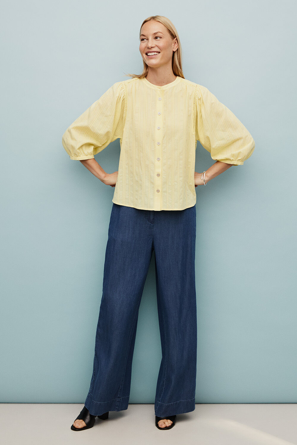 Hemd mit gewebten Streifen und Spitzendetails - Lemonade, Armband mit geh&auml;mmertem Finish - Silver, Weit geschnittene Jeans aus weichem Denim - Washed denim