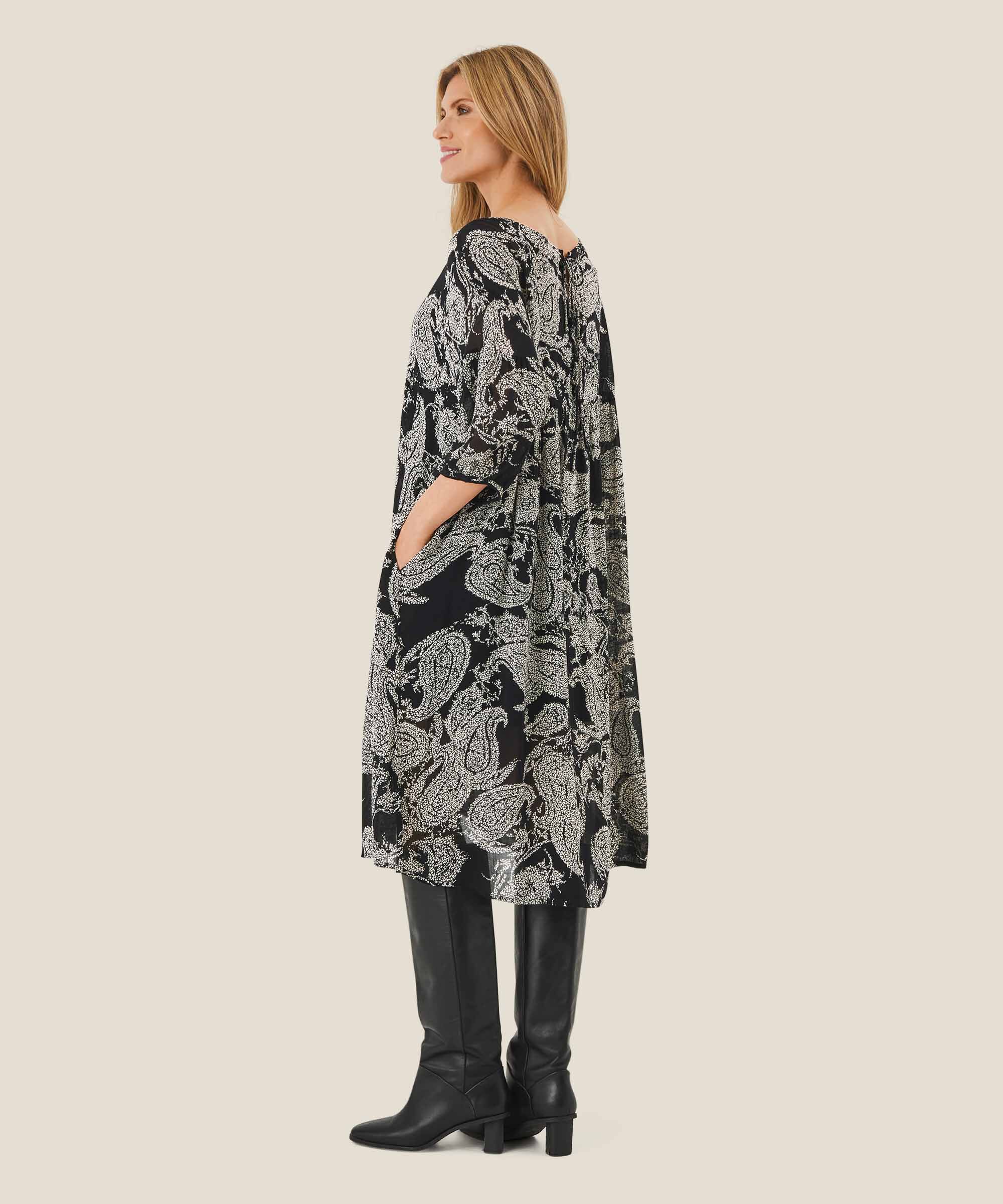Kleid aus helltransparenter Viskose, Black