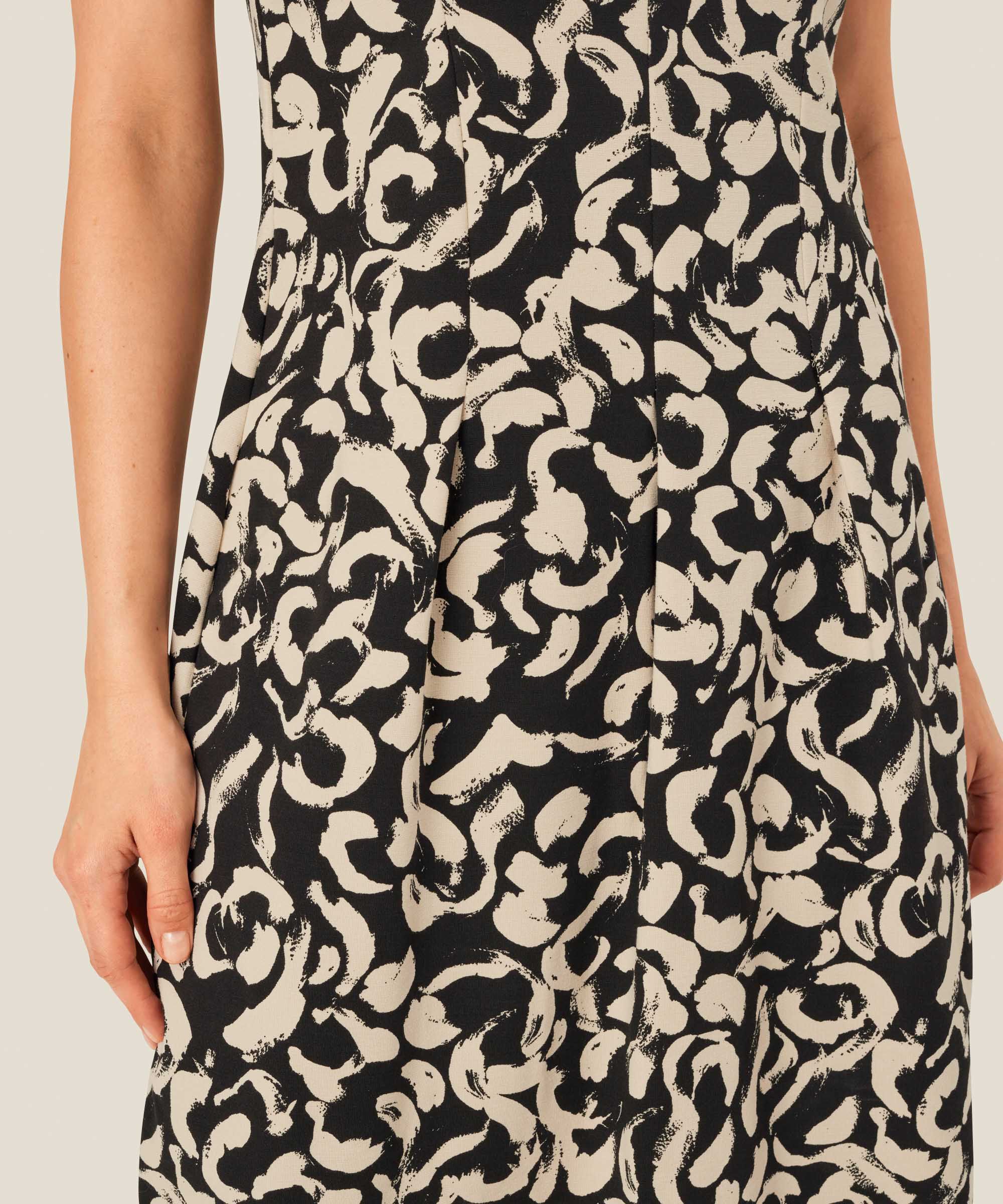 Tailliertes Jerseykleid ohne Ärmel, Black