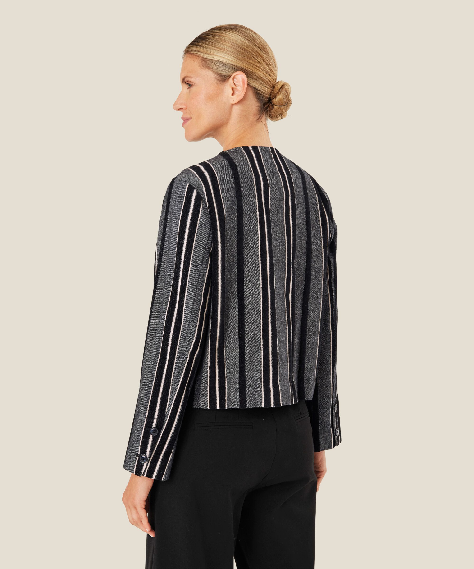 kurze gestreifte Jacke mit Futter, Black