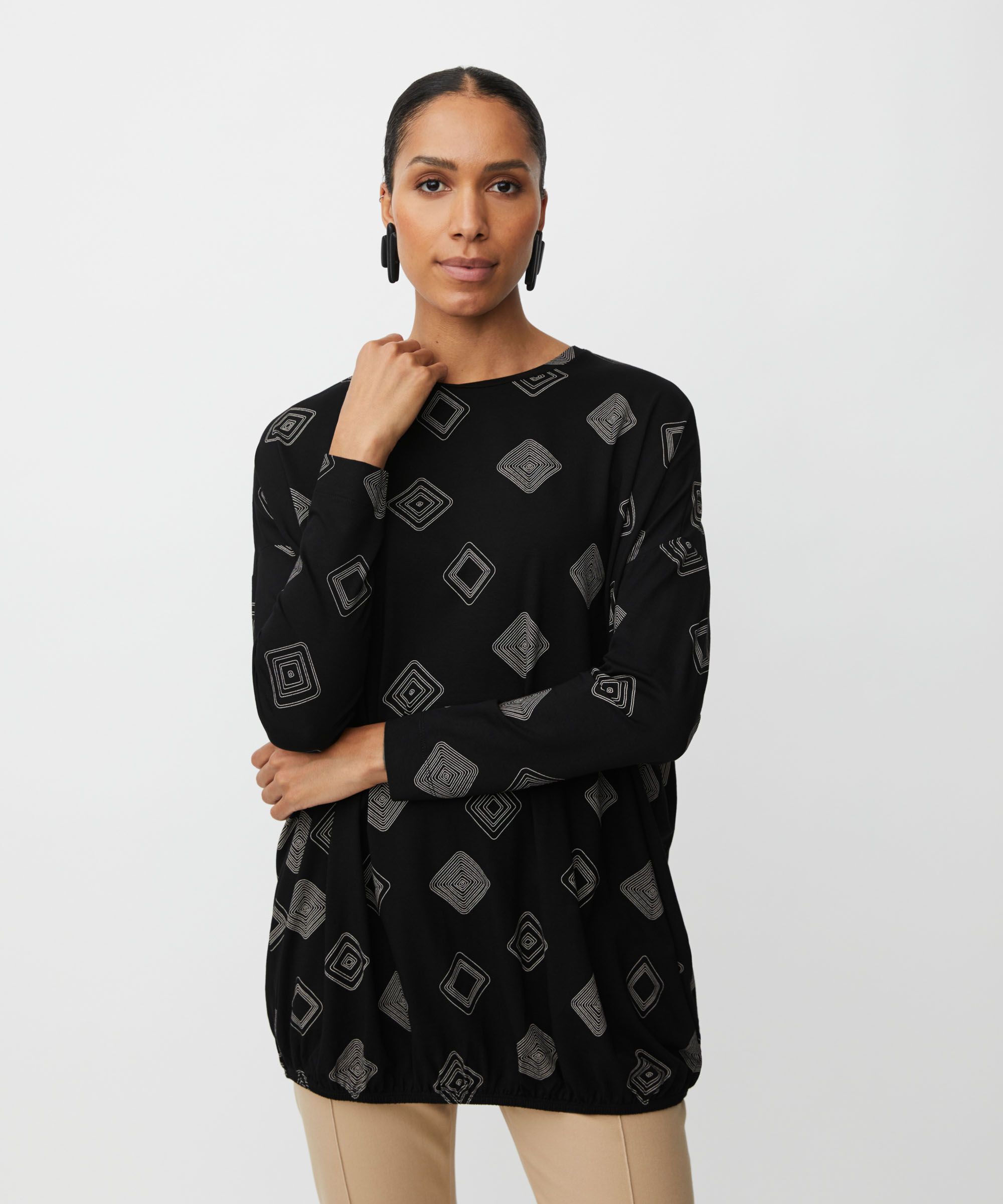 bedrucktes Shirt mit elastischem Saum, Black