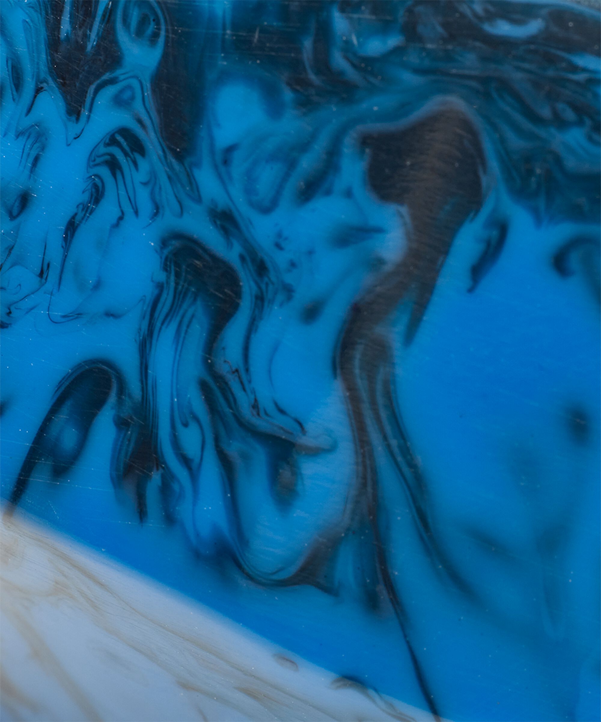 Skulpturales Armband mit Marmoreffekt, Ultramarine