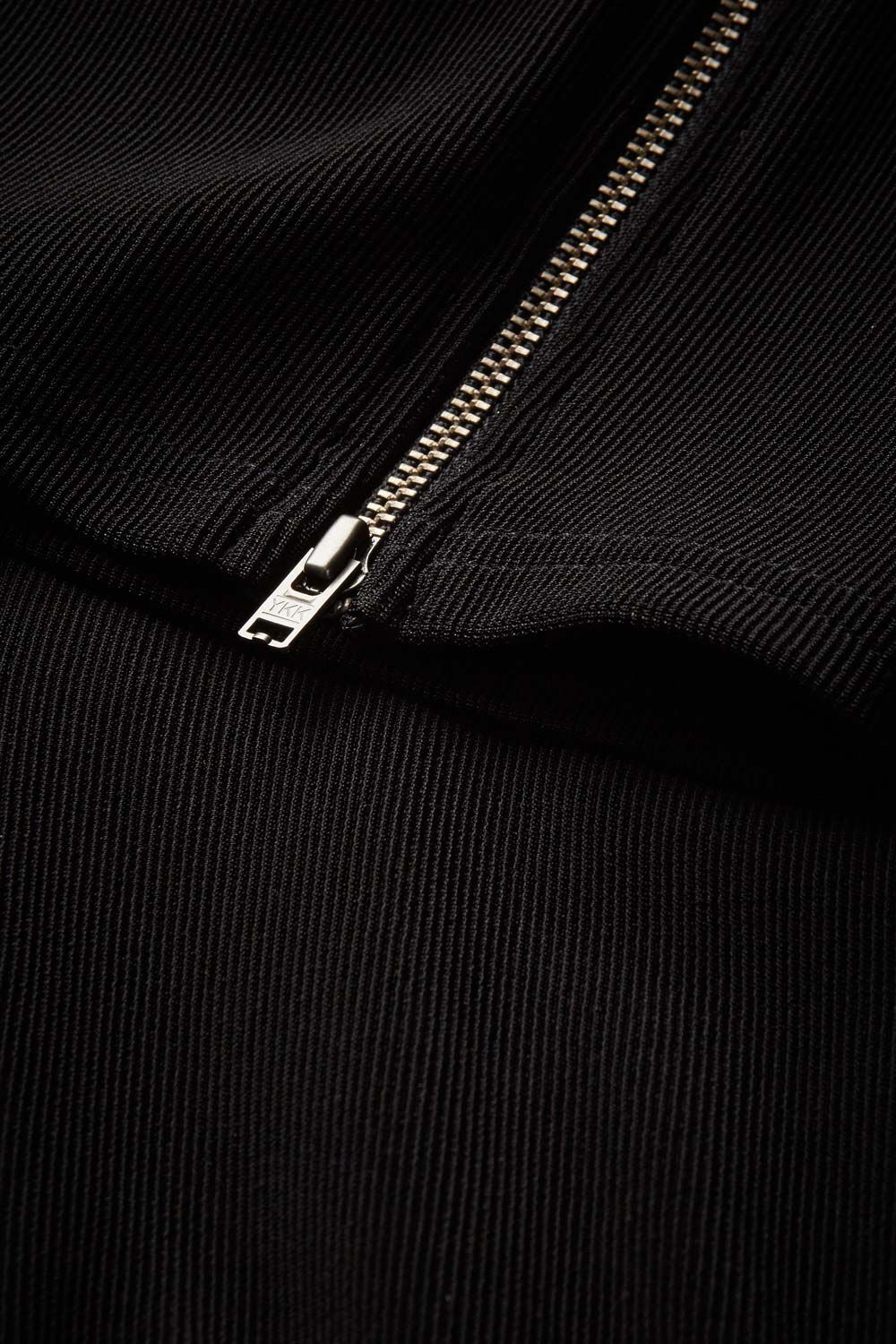 Stretchhose mit gerippter Oberfl&auml;che und Rei&szlig;verschlussdetail, Black