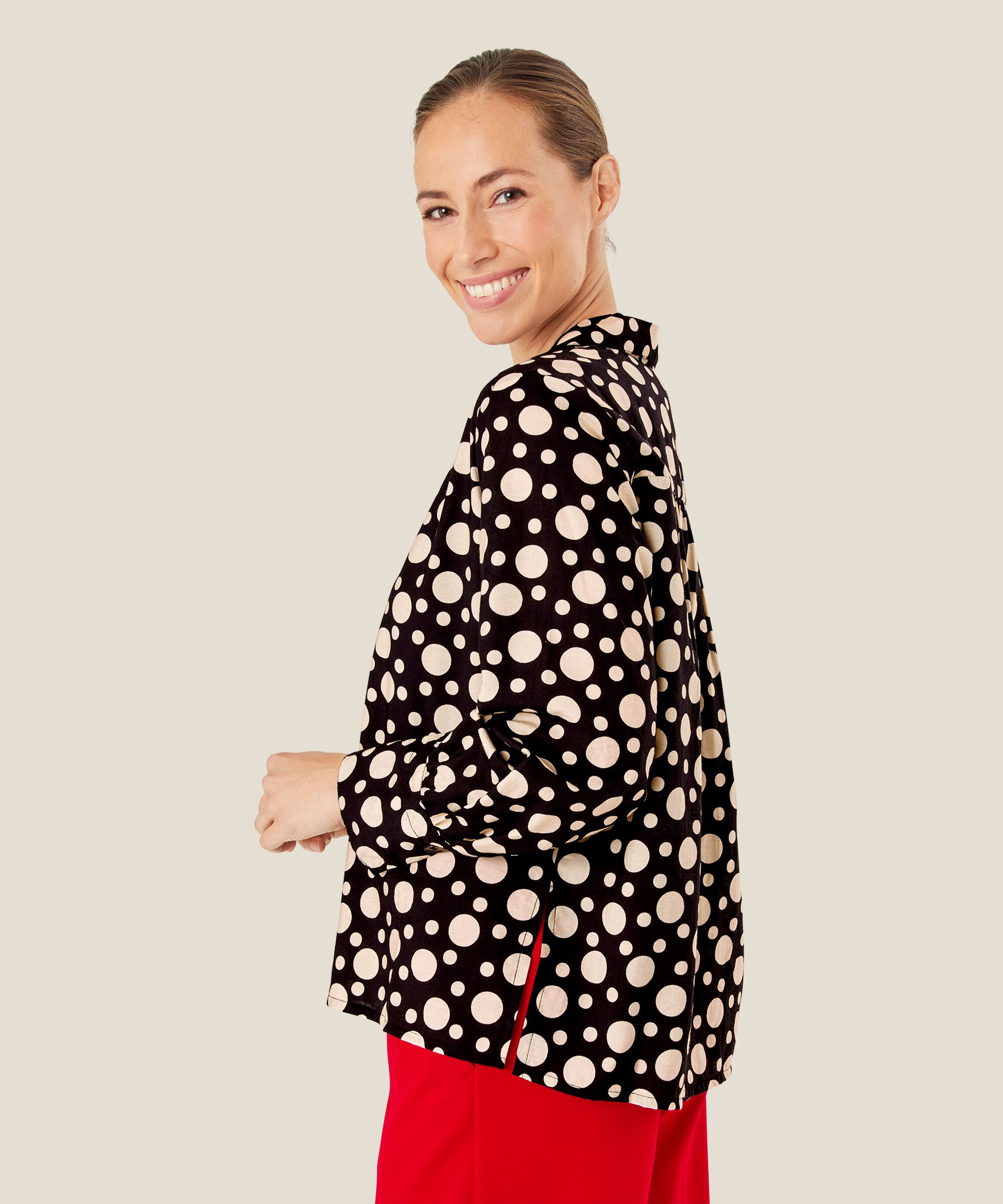 Gepunktete Hemdjacke aus Viskose, Black