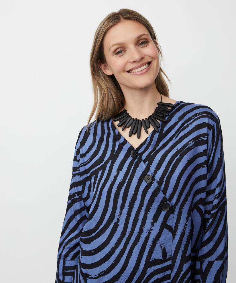 Viskosebluse mit Wickeleffekt und dekorativen Knöpfen, Bijou Blue