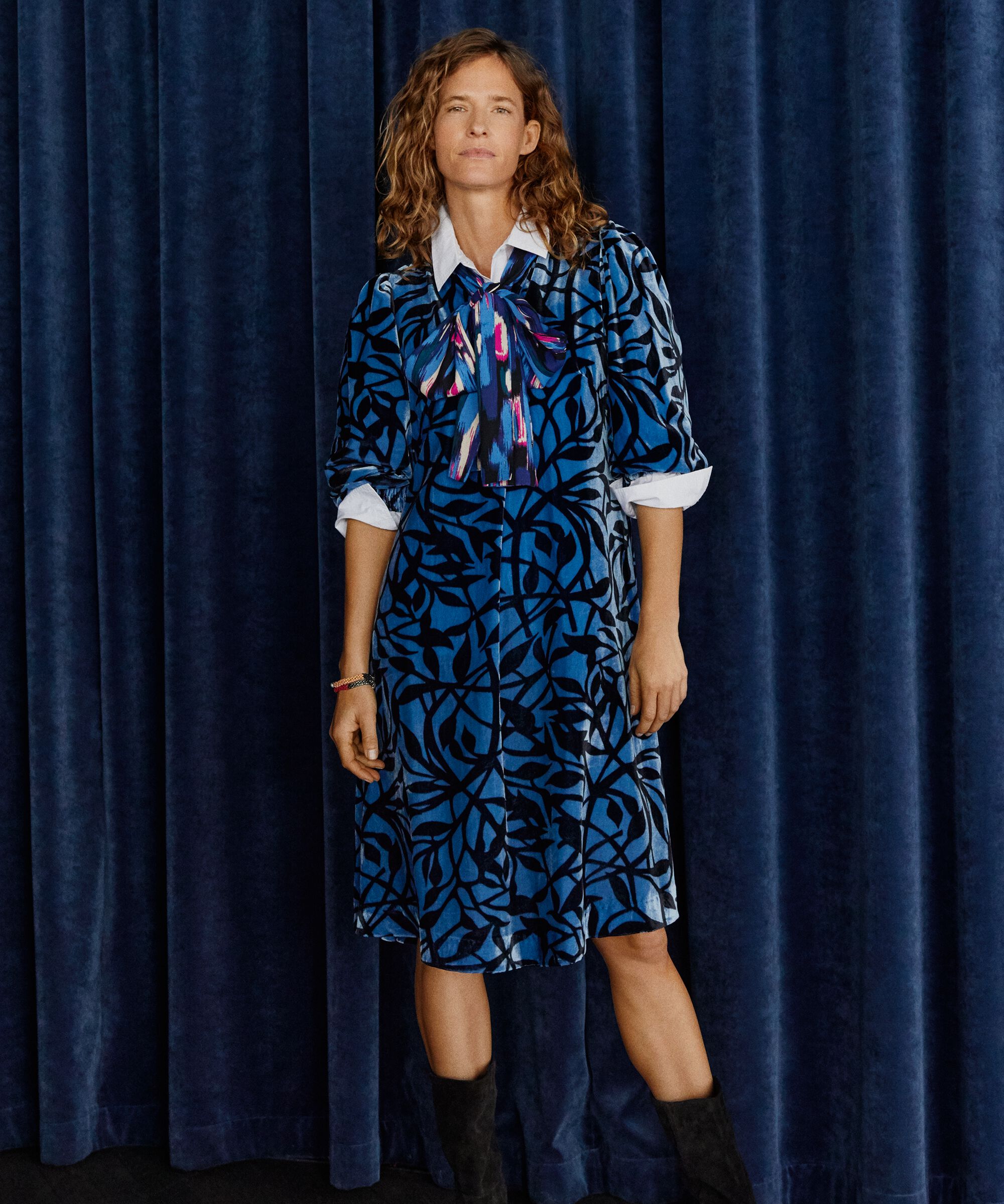 Bedrucktes Velourskleid mit V-Ausschnitt, Federal Blue