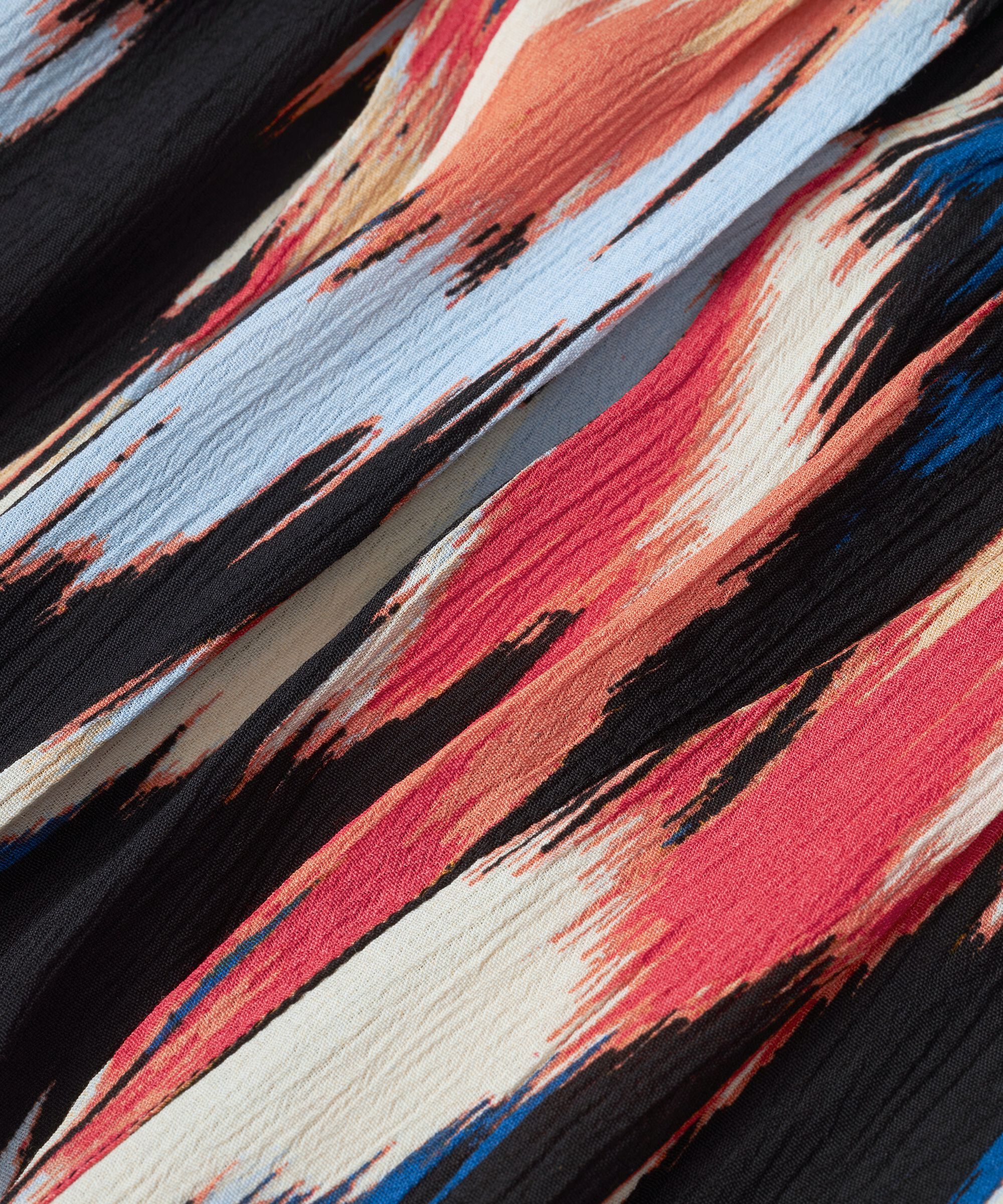 Bedrucktes Viskosekleid mit vielen Falten, Hibiscus