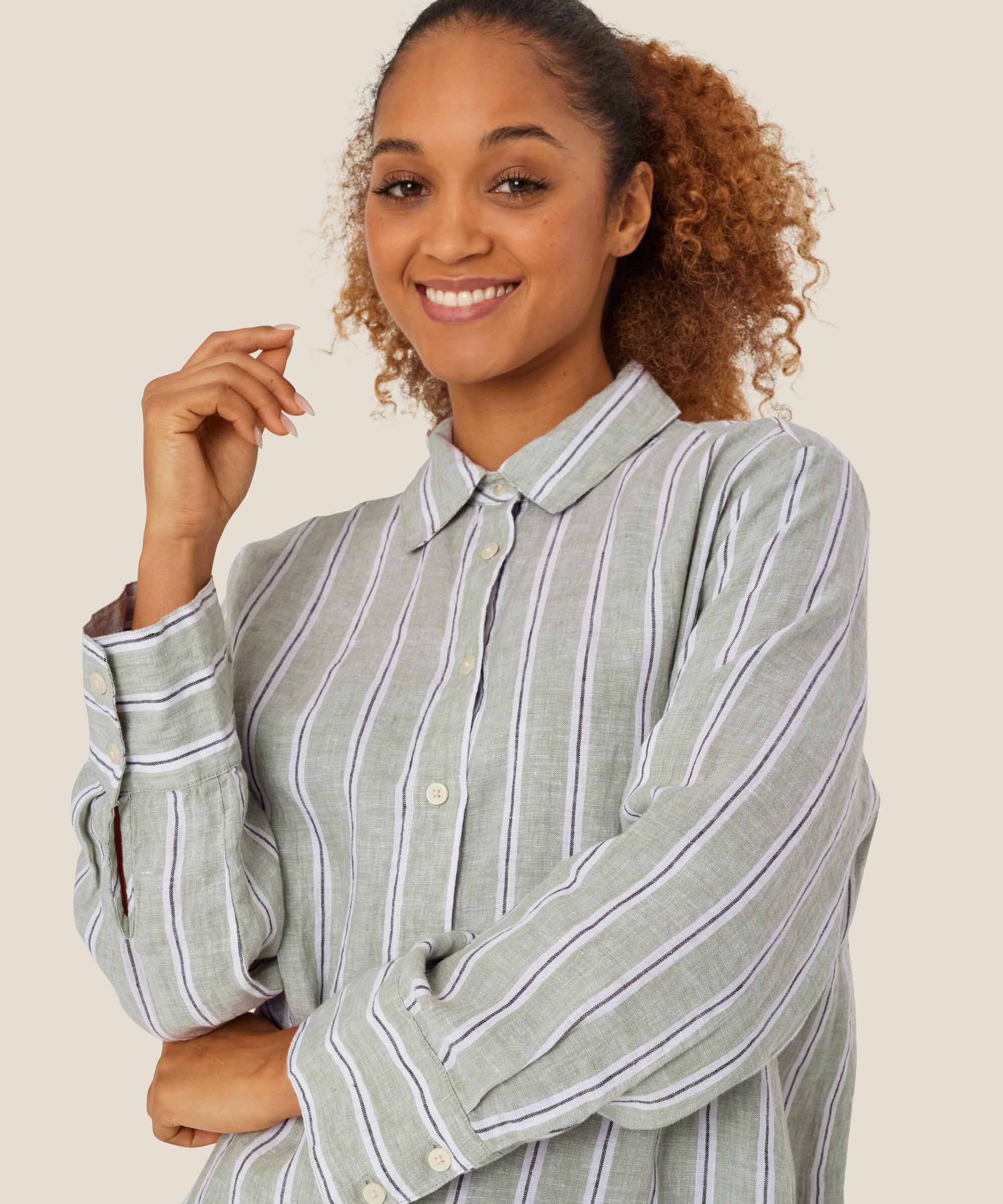 Gestreiftes Leinenhemd mit Seitenschlitz, Bog