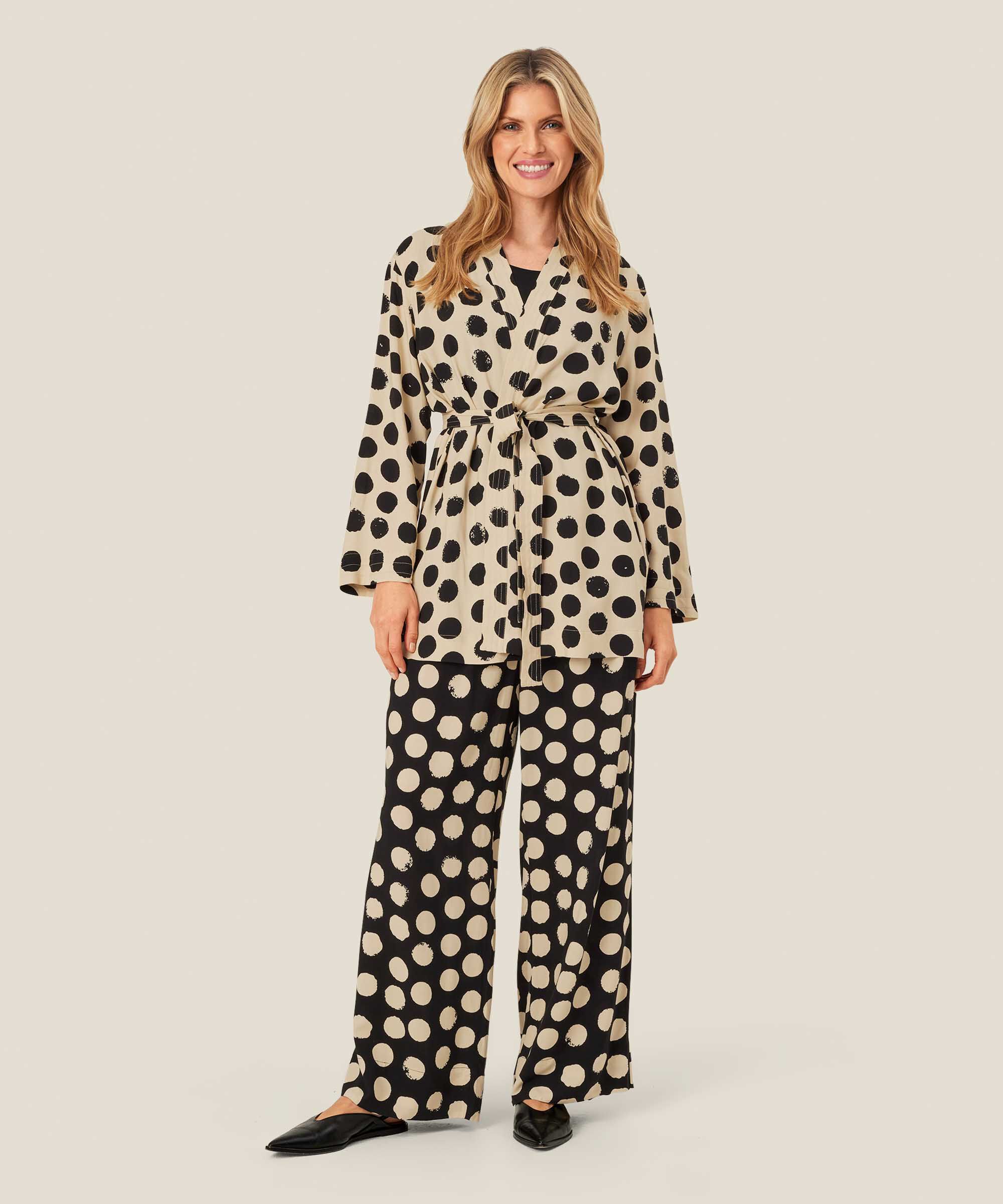 Gepunktete Jacke mit Bindeband in der Taille, Fog