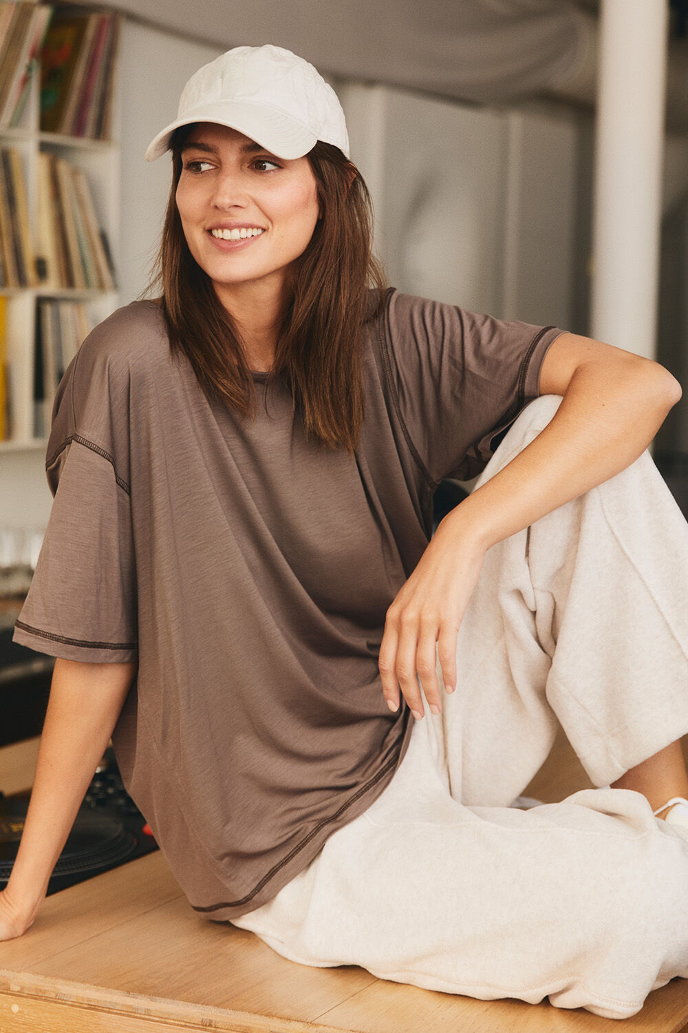Weiches T-Shirt aus Lyocell-Jersey - Falcon, Fleecehose aus Baumwolle mit weitem Bein - Beige melange