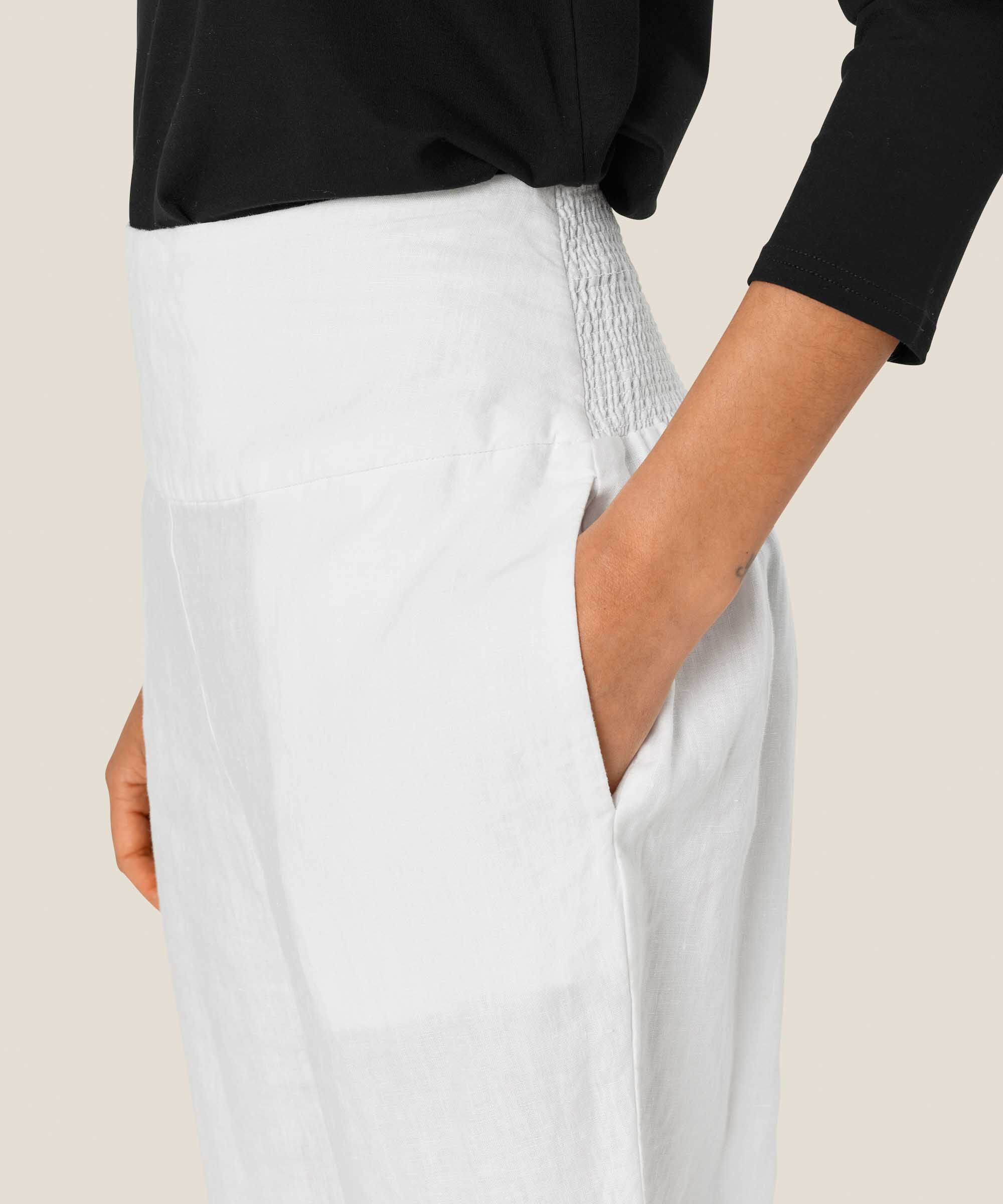 Leinenhose mit breitem, gesmoktem Gummizug hinten, White