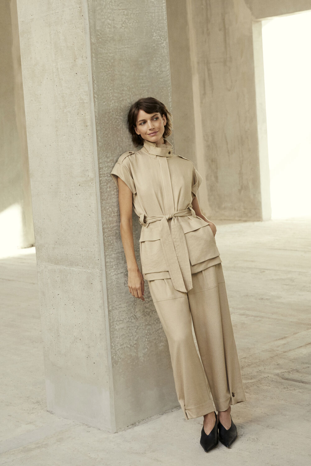 Kurz&auml;rmelige Jacke mit abnehmbarem G&uuml;rtel - White Pepper, Leichte Webhose mit Gummizug hinten - White Pepper