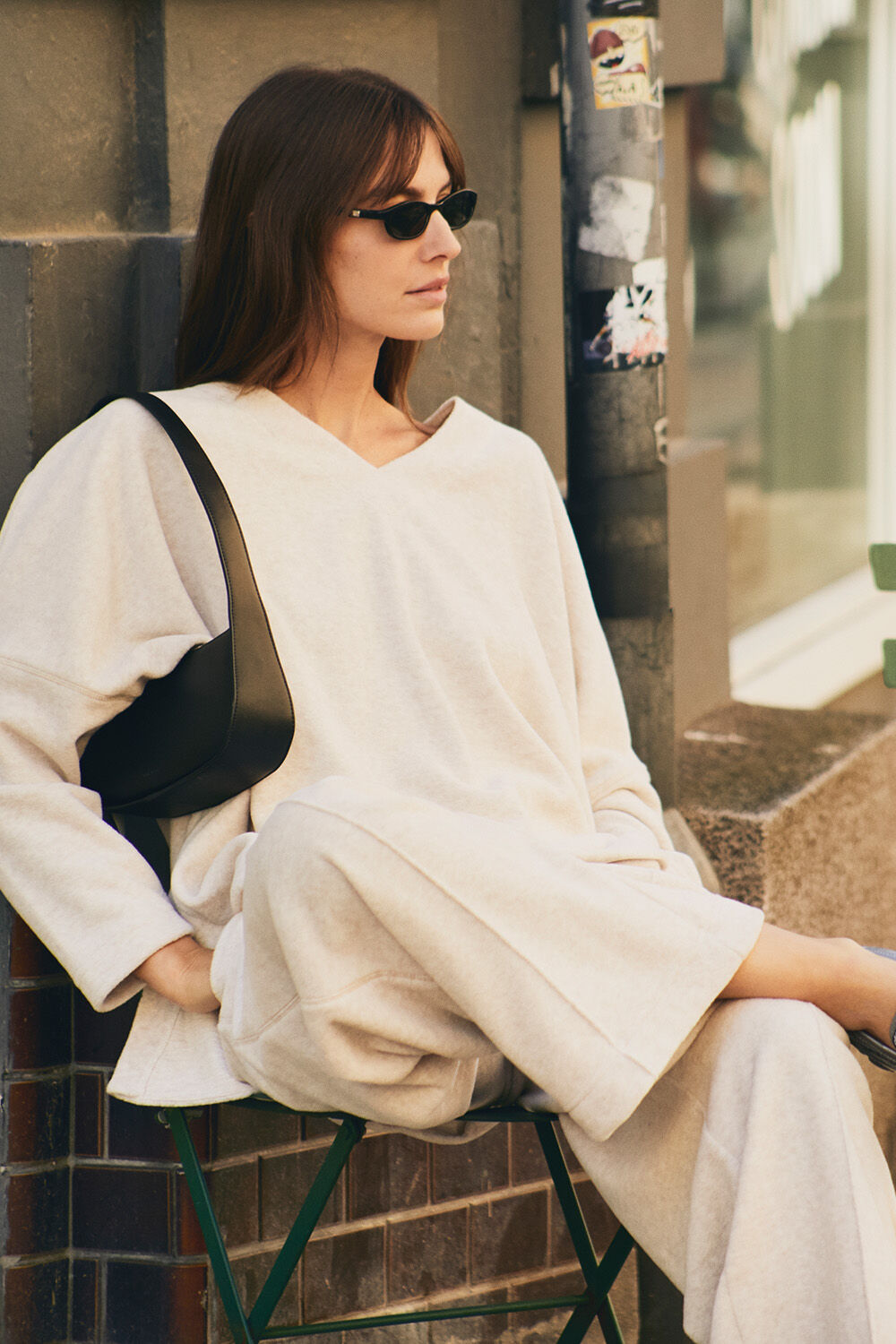 Weiches Fleece-Sweatshirt mit V-Ausschnitt - Beige melange, Fleecehose aus Baumwolle mit weitem Bein - Beige melange