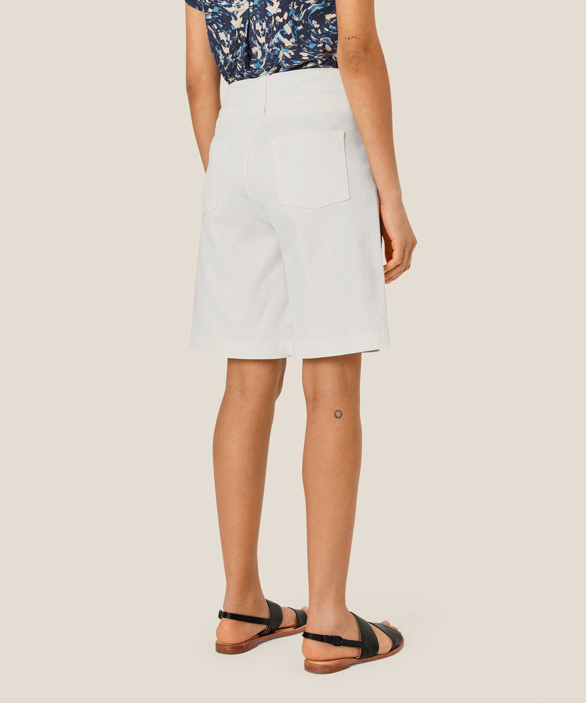 Jeansshorts mit dekorativen Taschen und Druckknöpfen, White