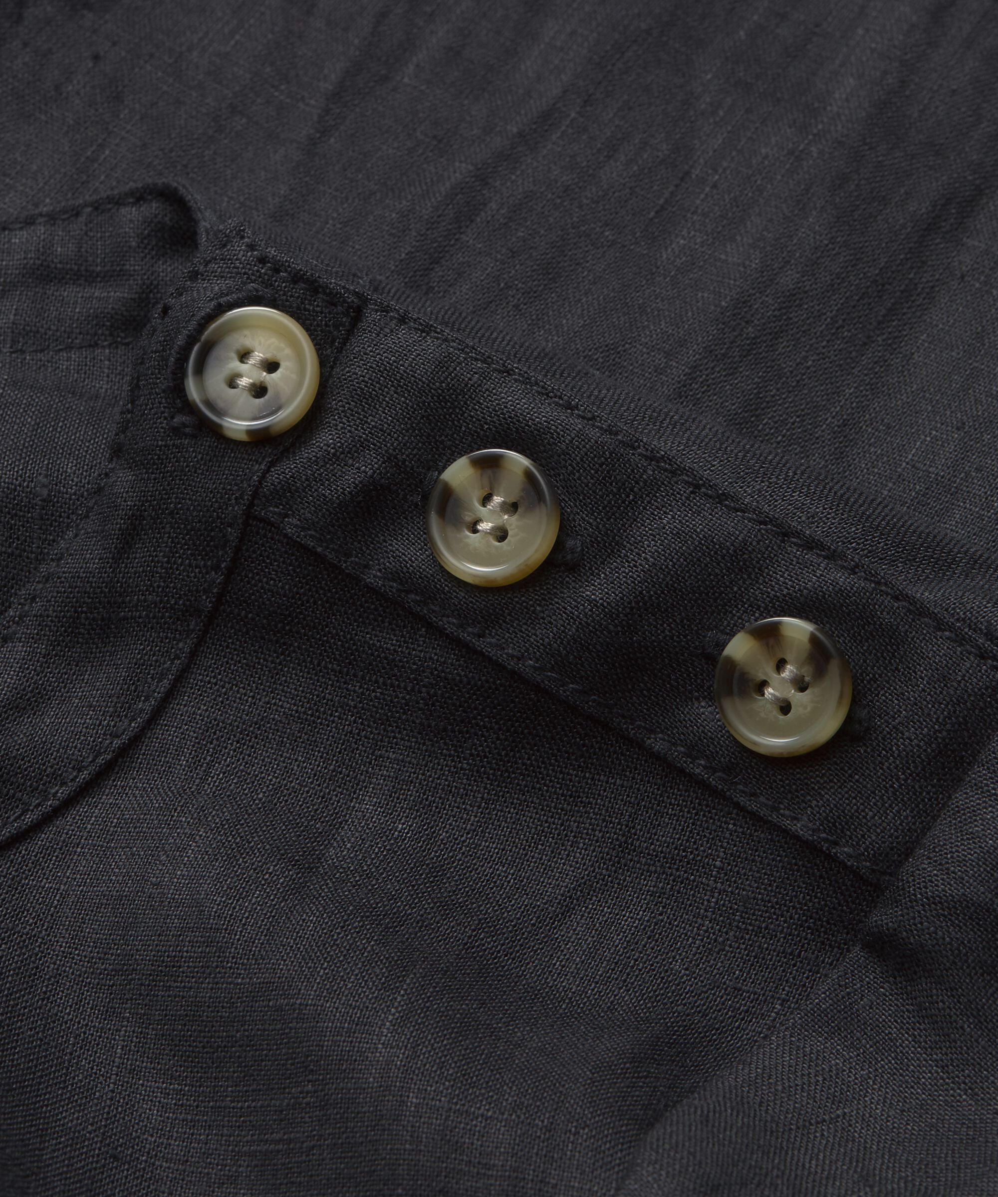 Kurzarmkleid aus Leinen mit Knopfdetail, Black