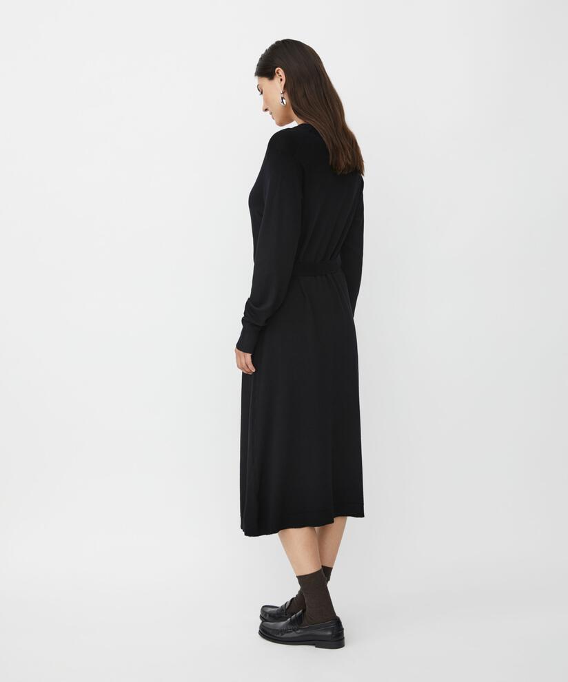 Feinstrickkleid mit langen Ärmeln und Bindegürtel, Black