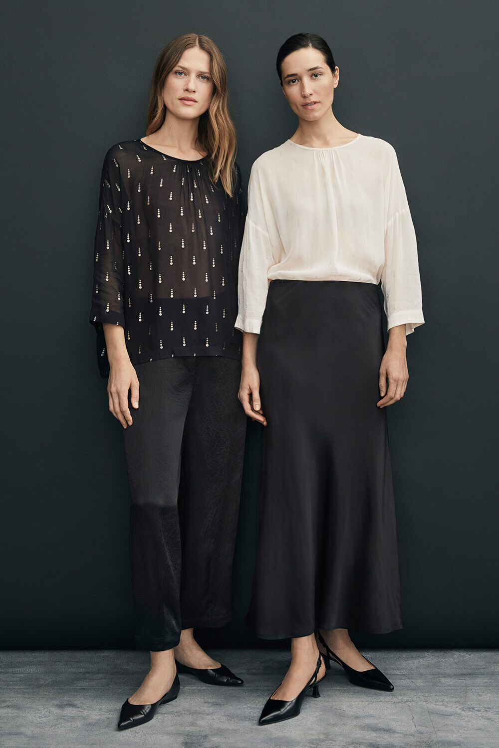 Bedruckte Oversize-Viskosebluse mit 3/4-&Auml;rmeln - Black, Satinhose mit weitem Bein und Gummizug hinten - Black, Bedruckte Oversize-Viskosebluse mit 3/4-&Auml;rmeln - Whitecap, Rock aus Viskosesatin mit Gummizug - Black