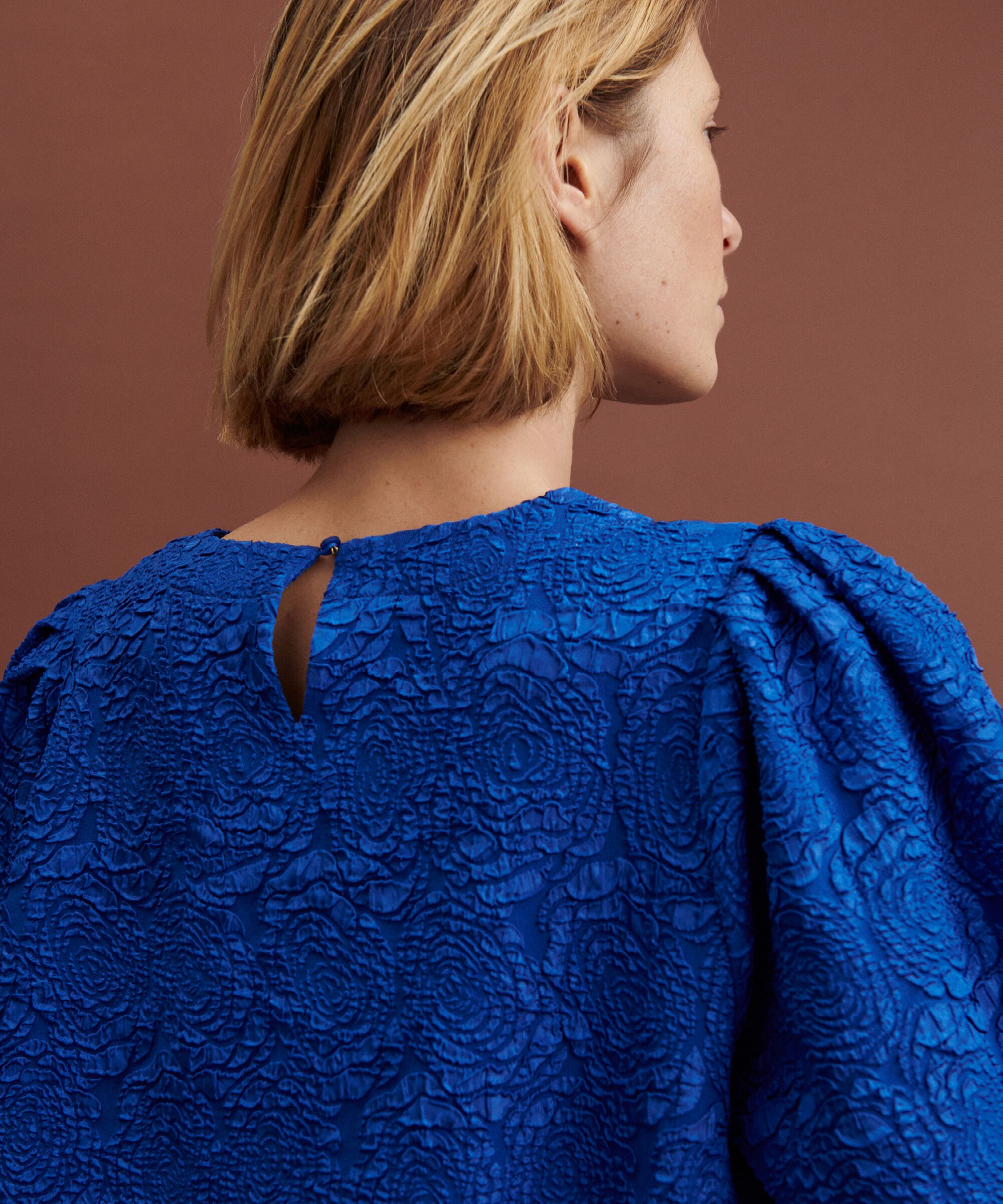 Kleid mit Rundhals und Puffärmeln, Surf the web