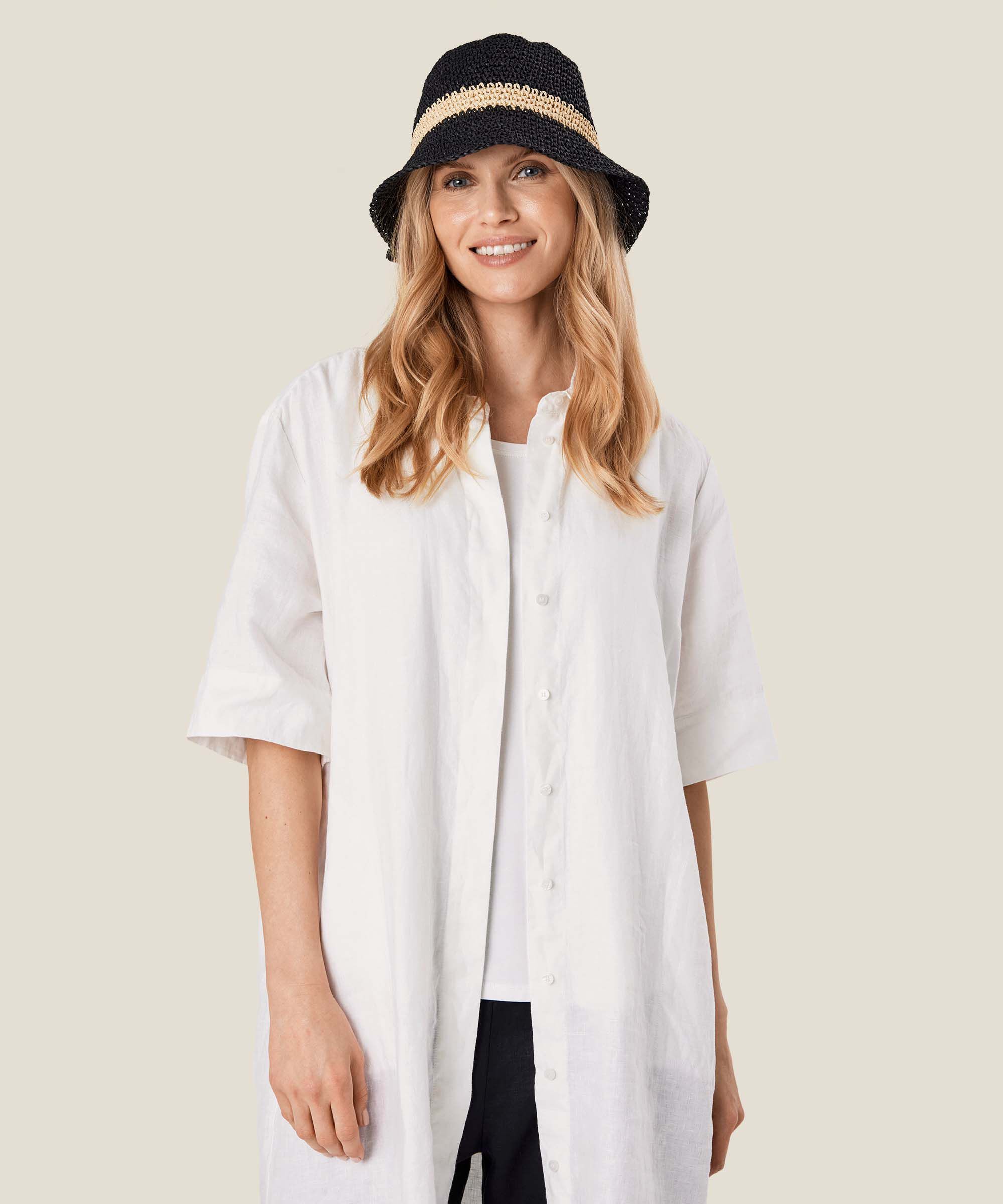 Rihatta Hut, Black