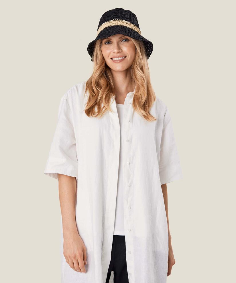 Rihatta Hut, Black