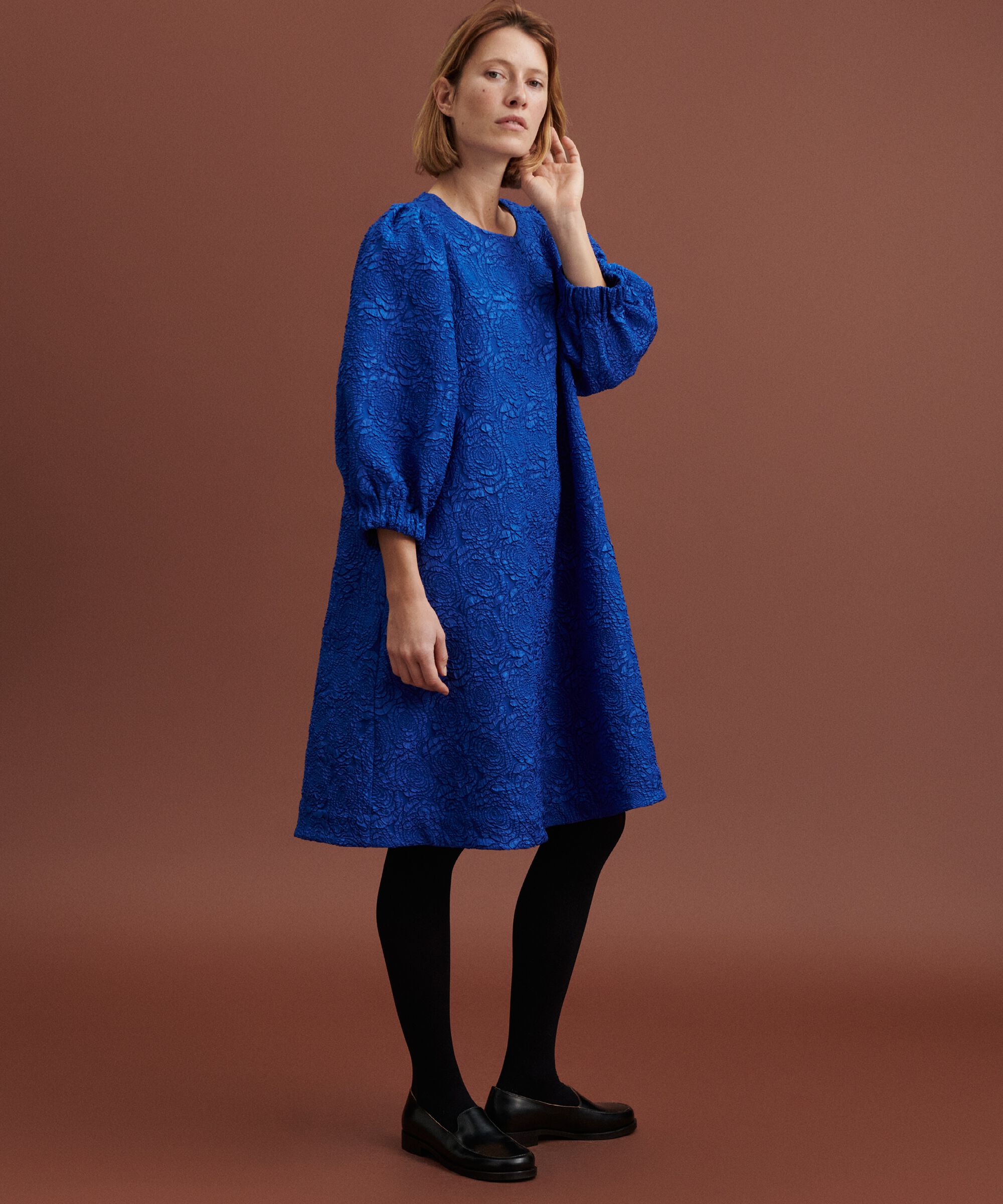 Kleid mit Rundhals und Puffärmeln, Surf the web