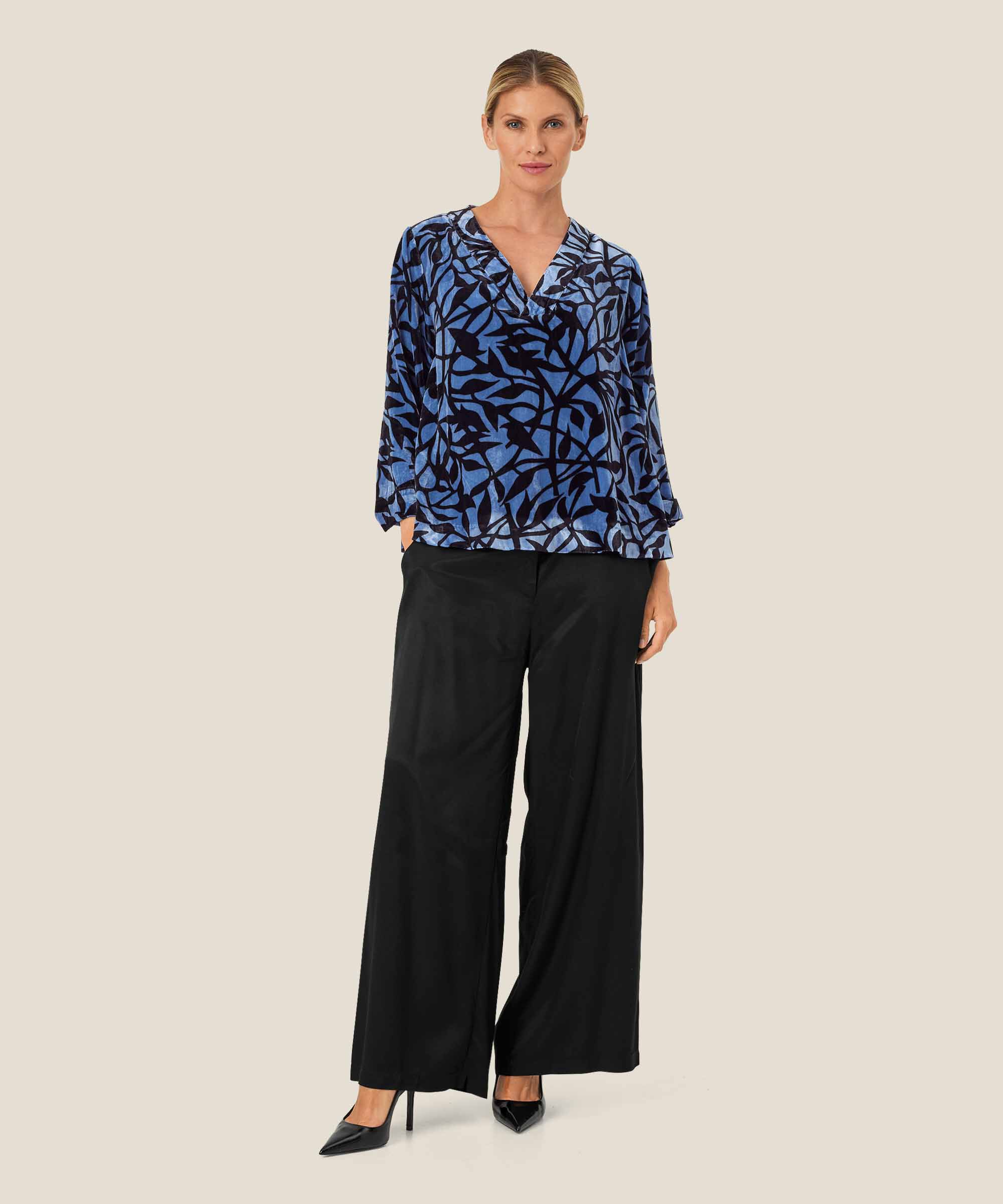 Veloursbluse mit V-Ausschnitt und Falten hinten, Federal Blue