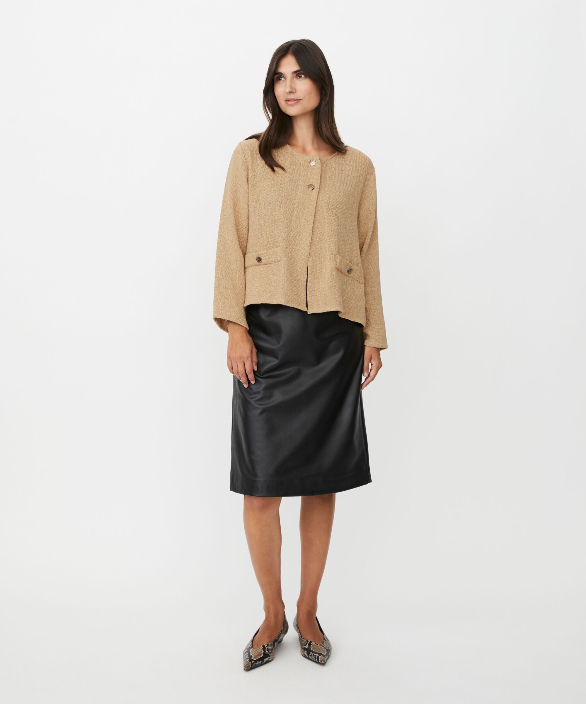 Bouclé-Jacke mit Taschen und goldenen Knöpfen, Travertine