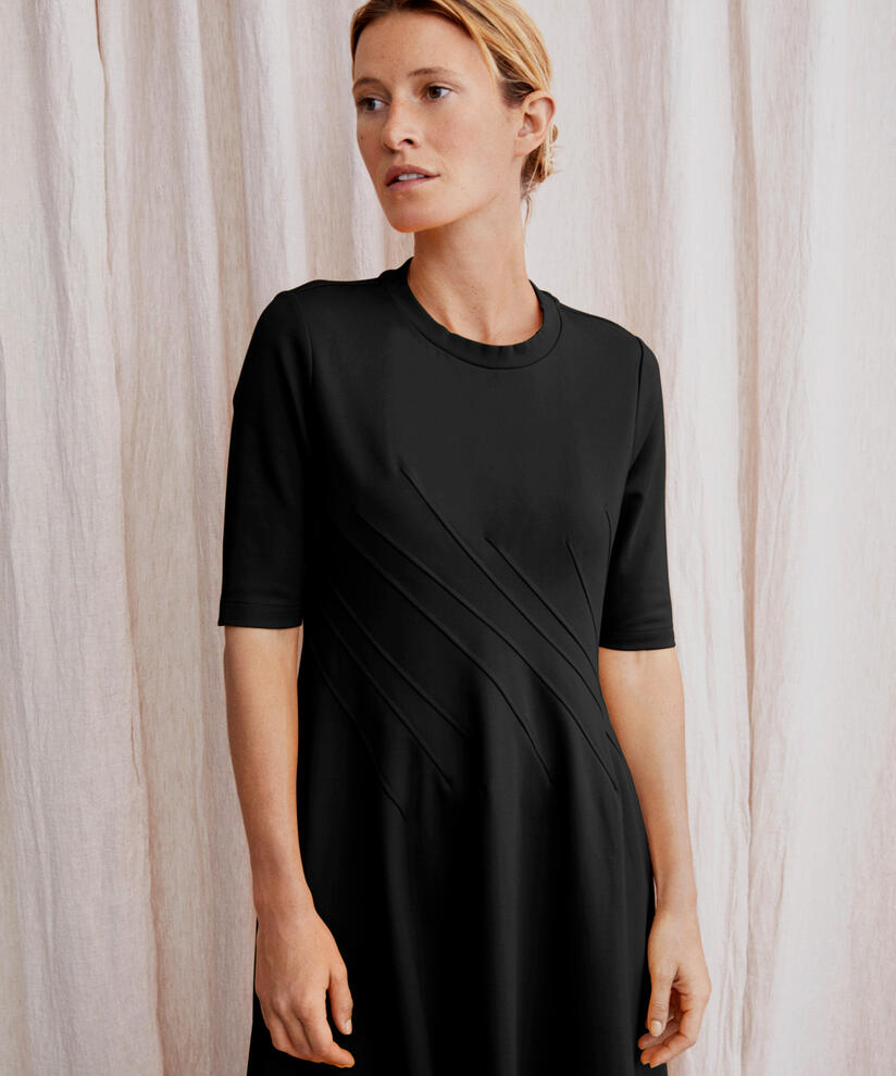 Jerseykleid mit Ziernähten, Black