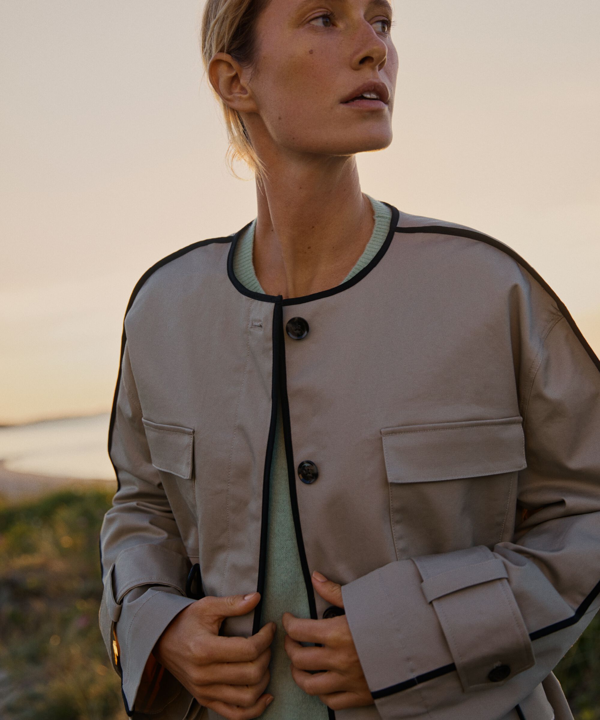 Jacke in Baumwollqualität mit Kontrastpaspelierung, Plaza Taupe