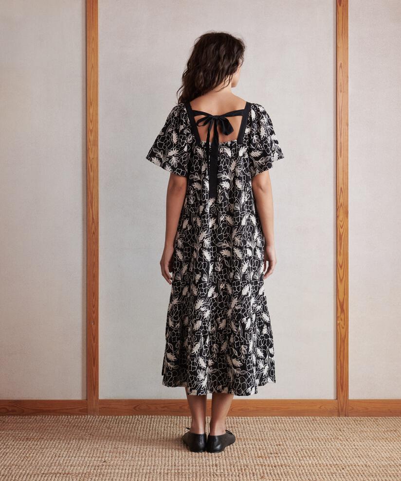 Neia Kleid, Black