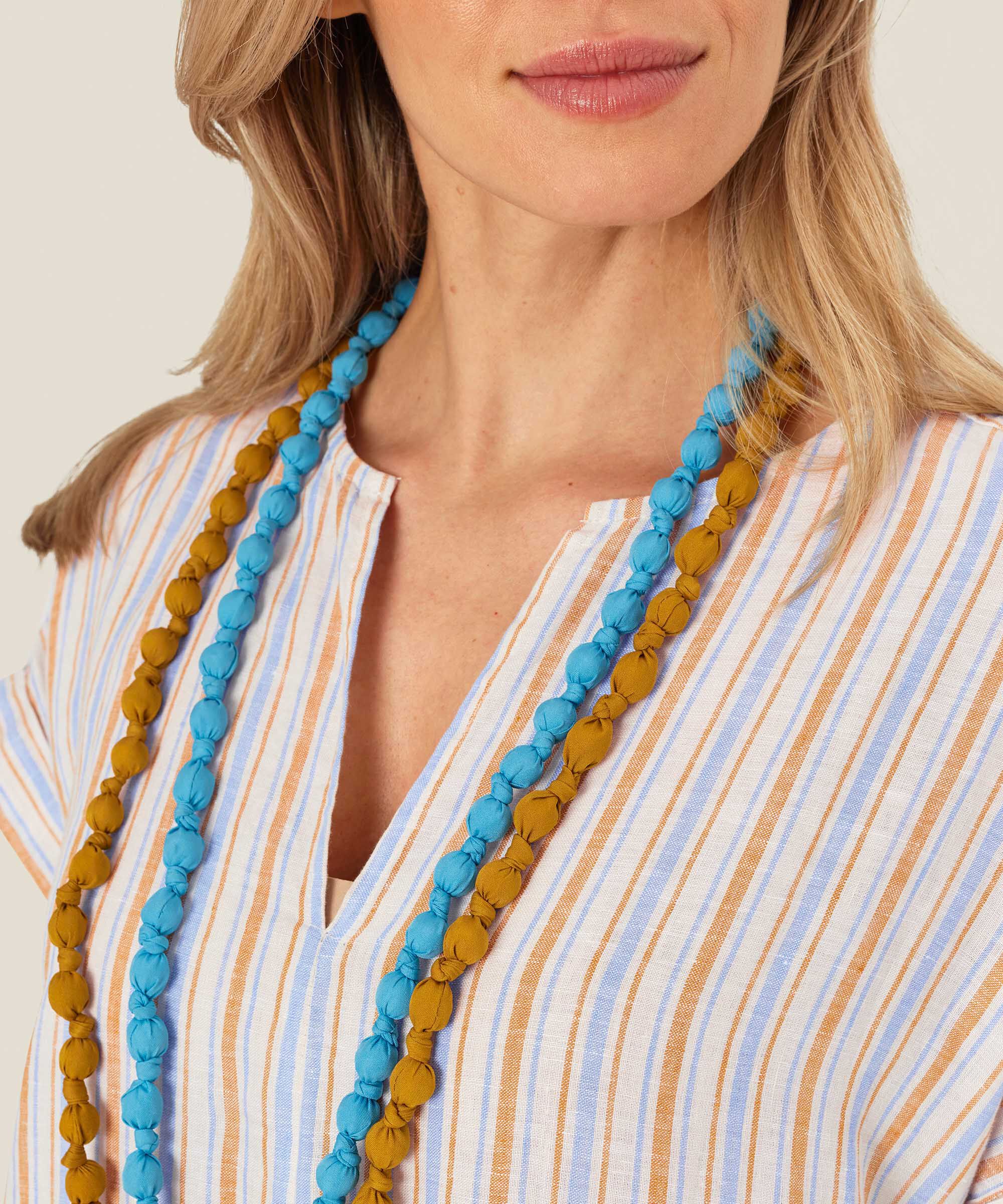 Halskette mit stoffbezogenen Perlen, Aqua