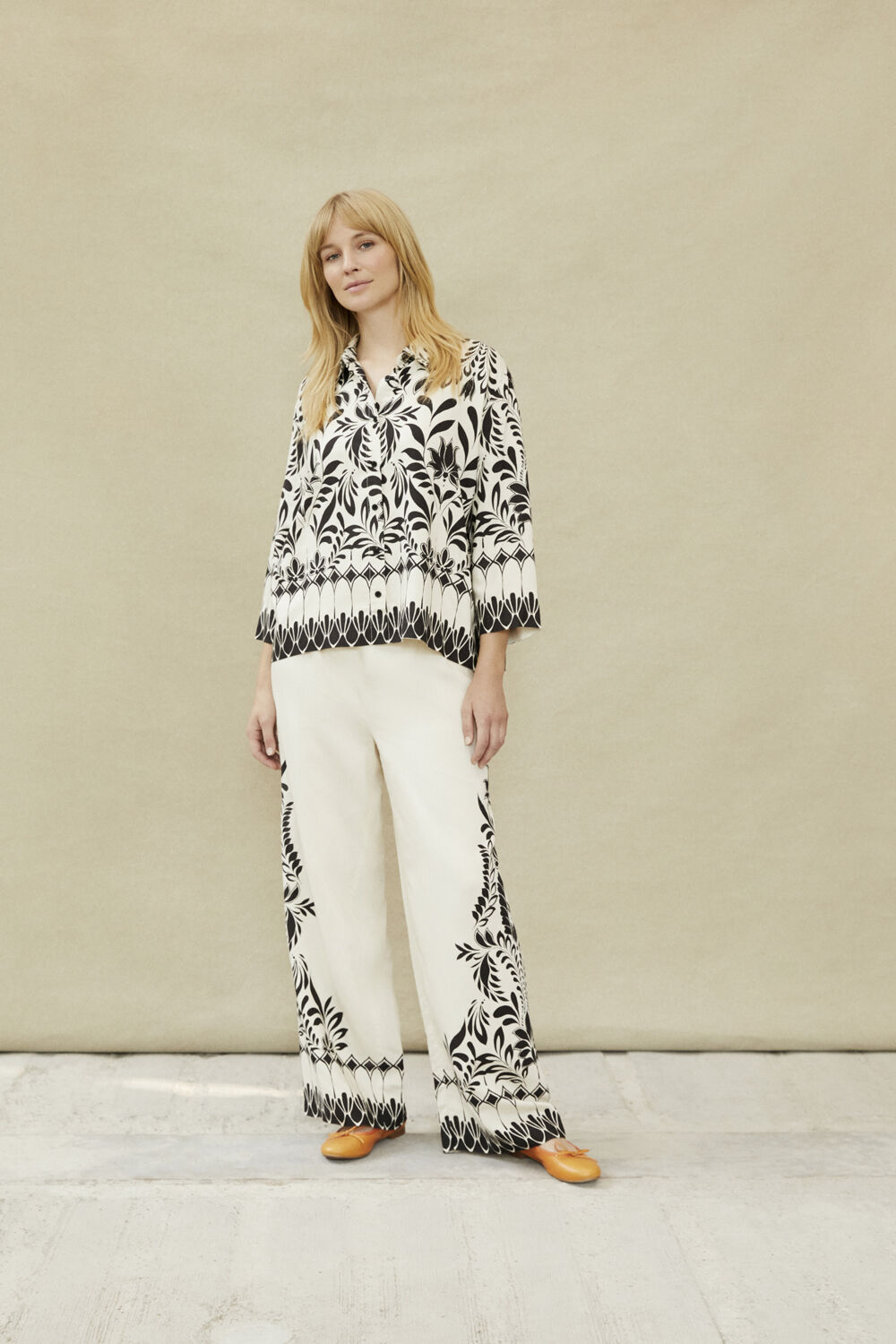 bedrucktes Viskosehemd mit 3/4-&Auml;rmeln - Black, Viskosehose mit Muster und Gummizug hinten - Black