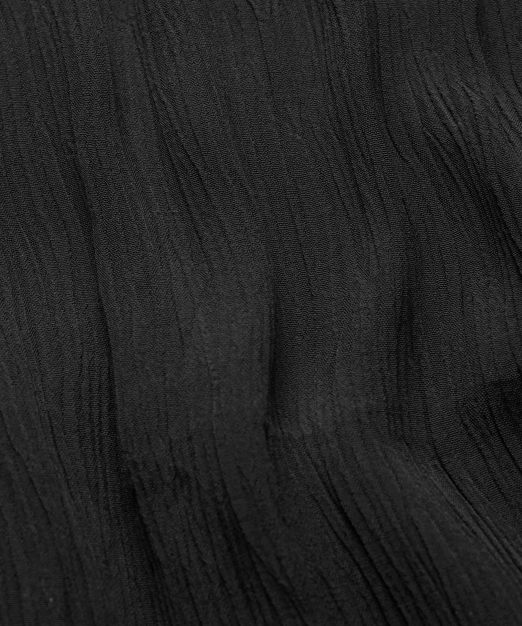 Viskosekleid mit Trägern und Smok über der Brust, Black