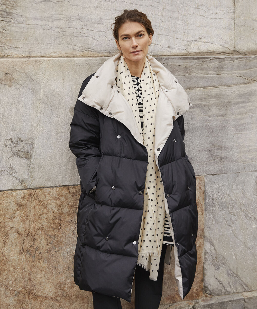 TUSNA DAUNENMANTEL, Black/Pumice