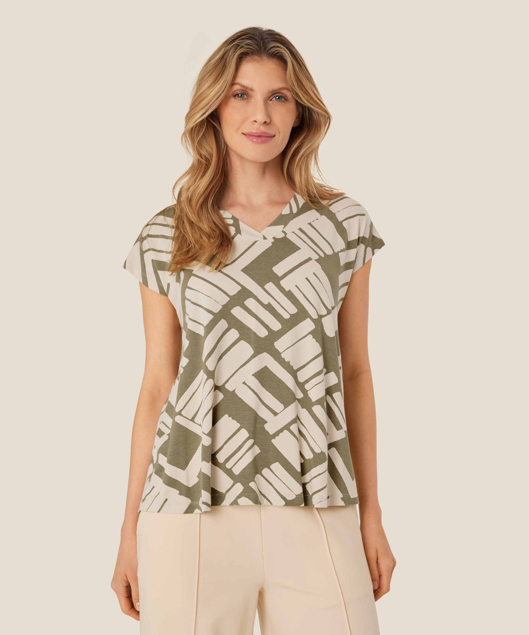 Bedrucktes T-Shirt mit V-Ausschnitt, Dusky Green