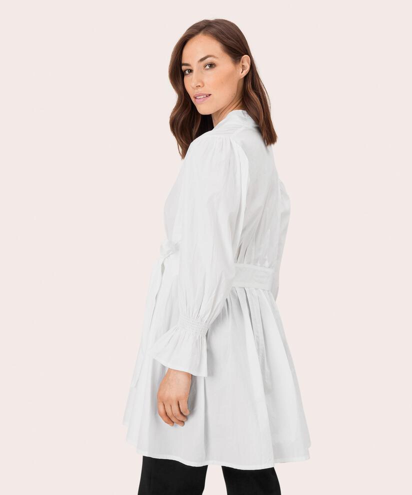 Julia Jacke, White