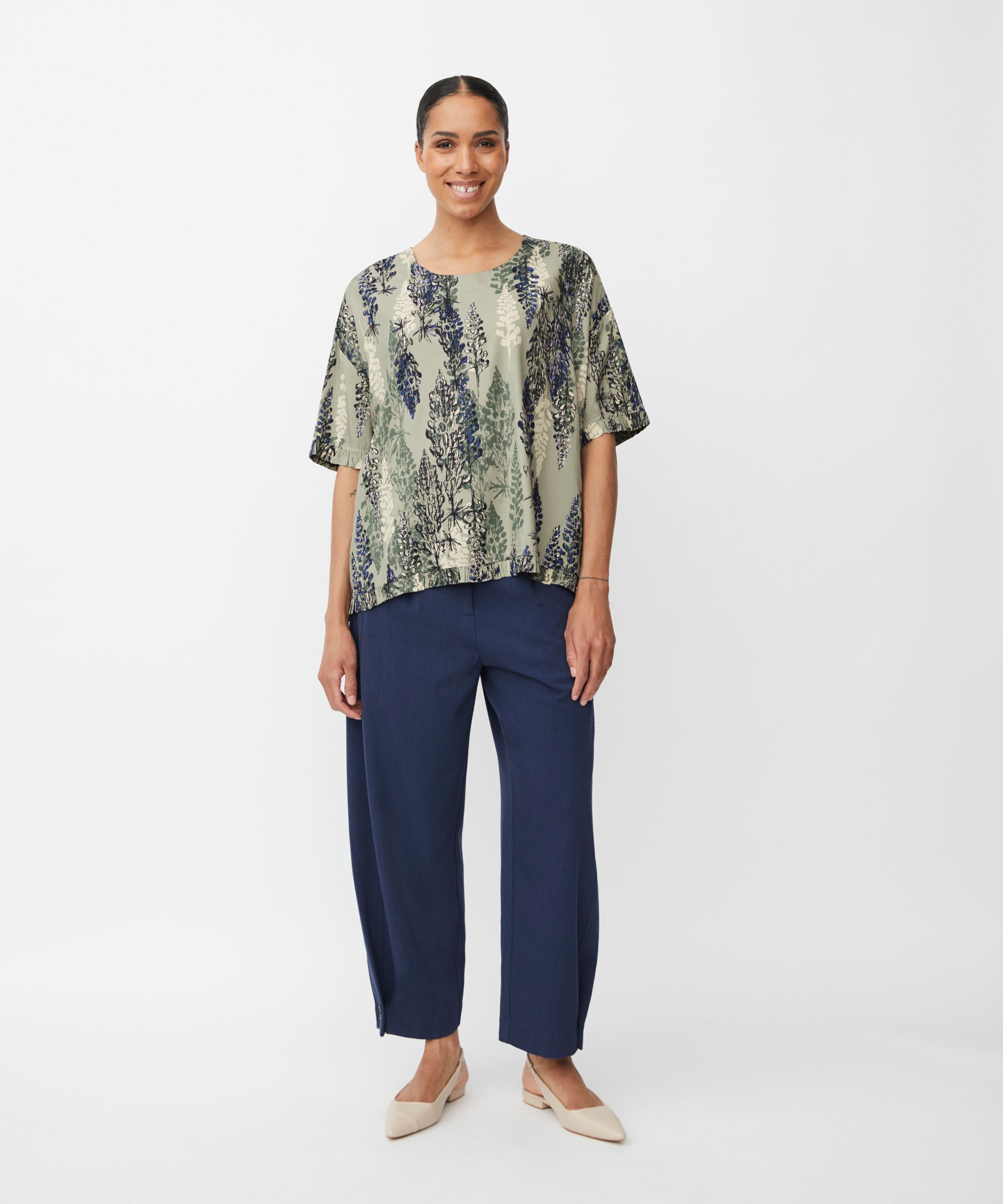 Viskosebluse mit Rüschenkante am Ärmel, Seagrass