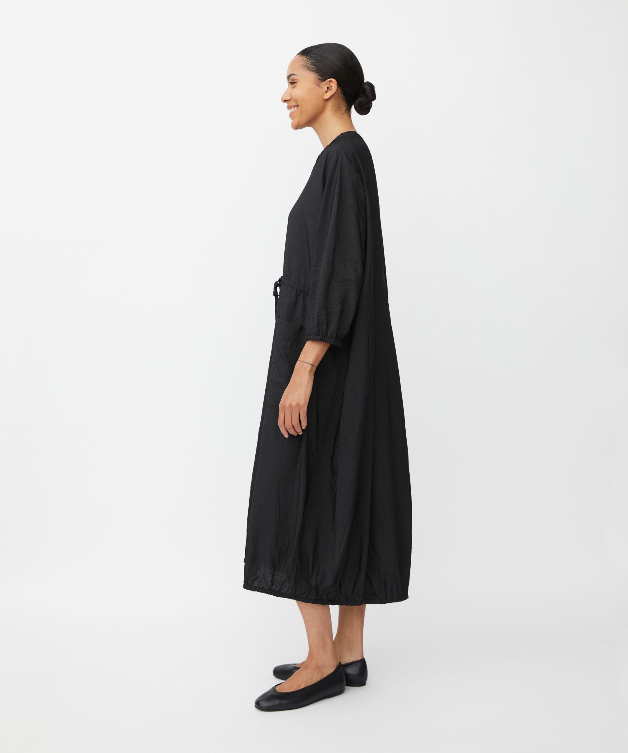 Viskosekleid mit elastischem Saum und Bindeband, Black