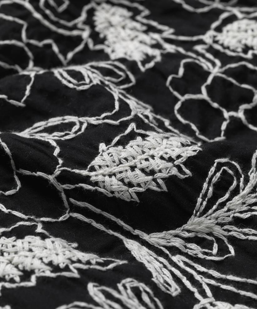 Neia Kleid, Black