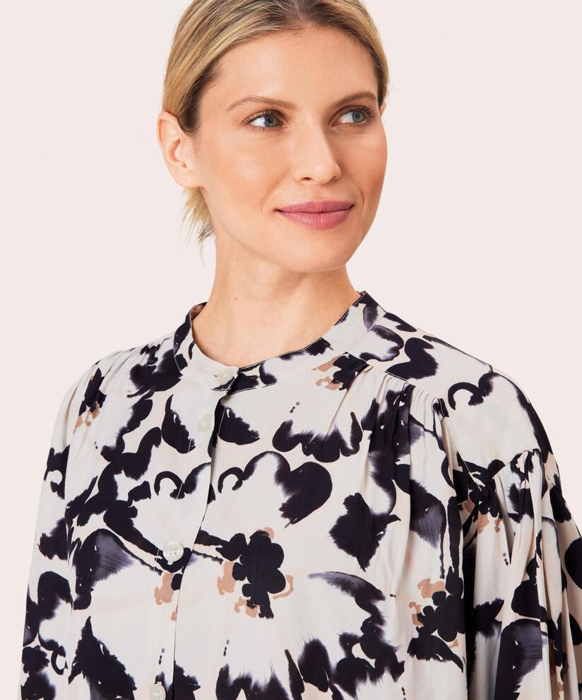 Ilisa Hemdbluse, Volcanic