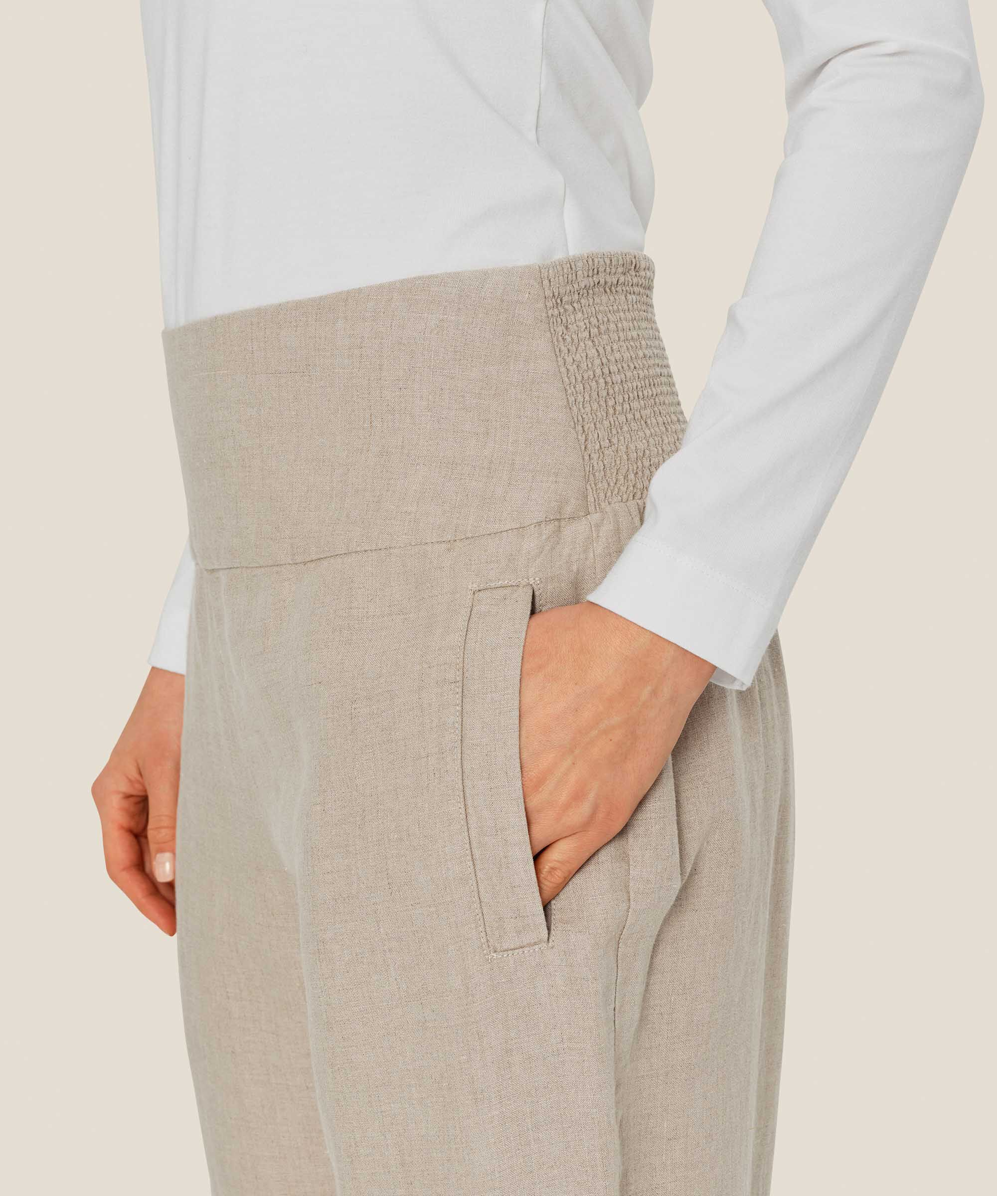 Gerade Leinenhose mit gesmokter Rückseite, Natural