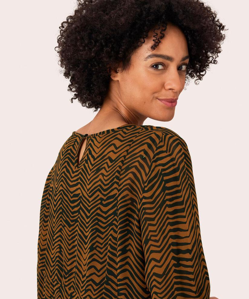 Nabia Kleid , Monk's Robe