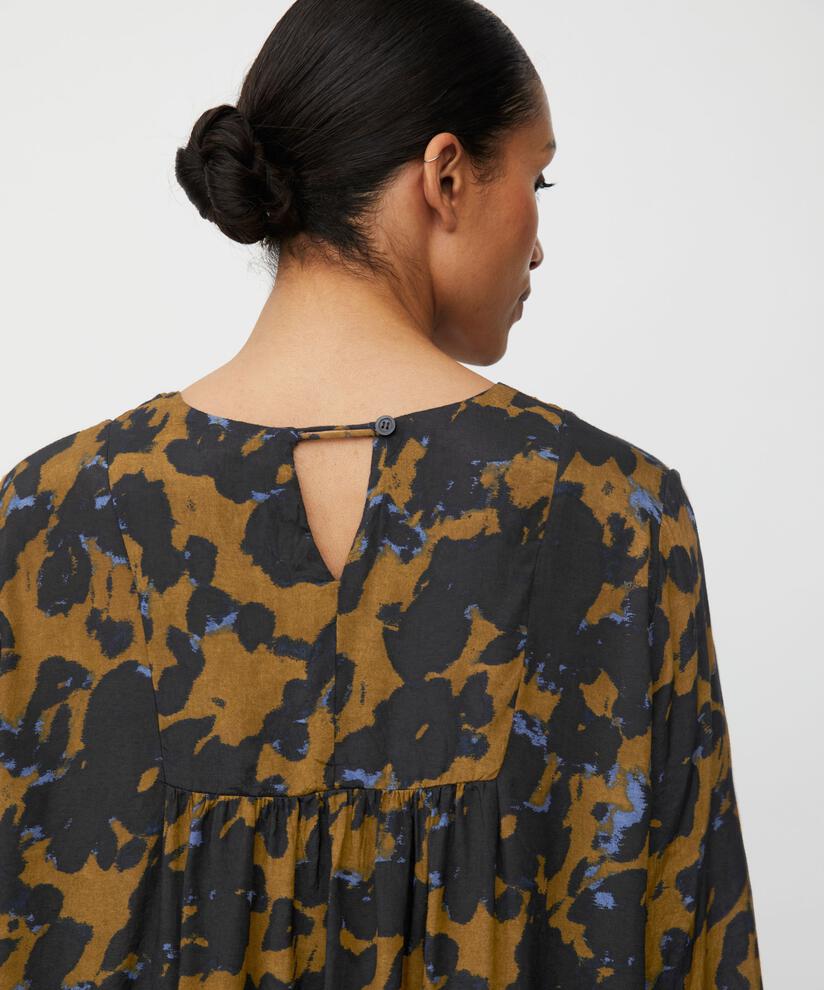 Viskosebluse mit kleinen Falten und Knopfdetail am Hals, Breen