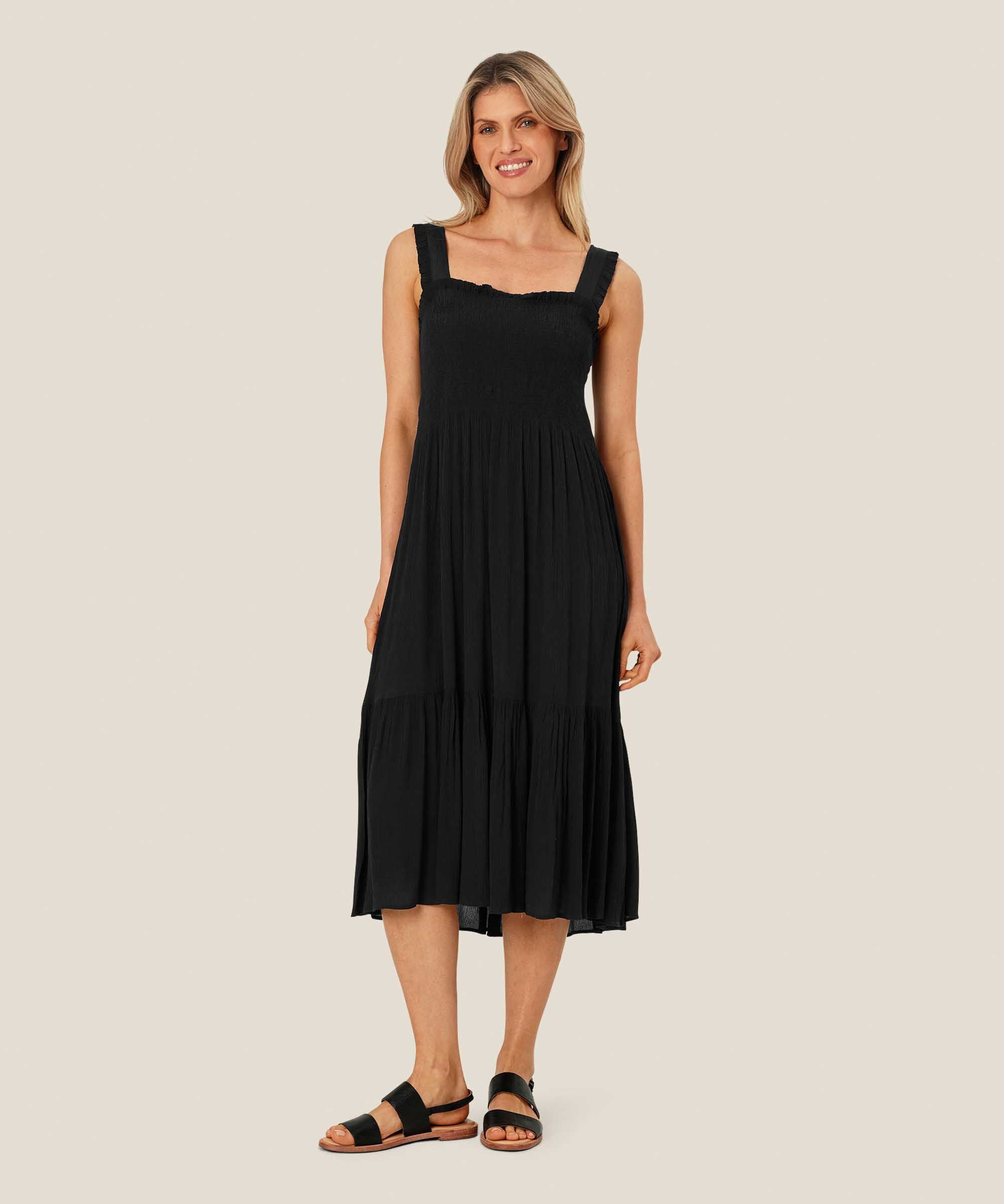 Viskosekleid mit Trägern und Smok über der Brust, Black