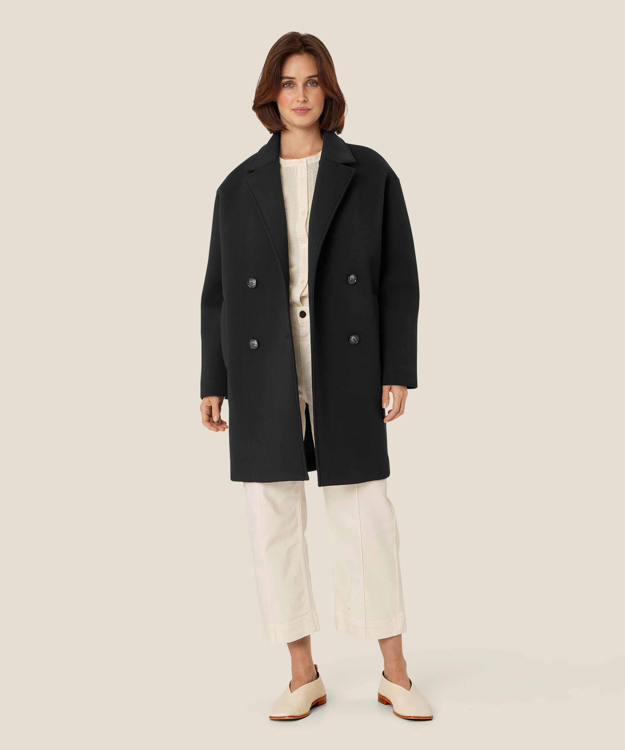 Klassischer Mantel mit doppelreihigem Knopfverschluss, Black