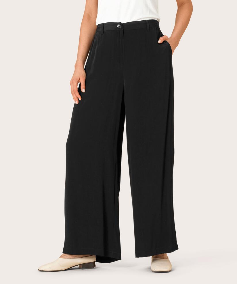 Klassische Hose mit Taschen, Black